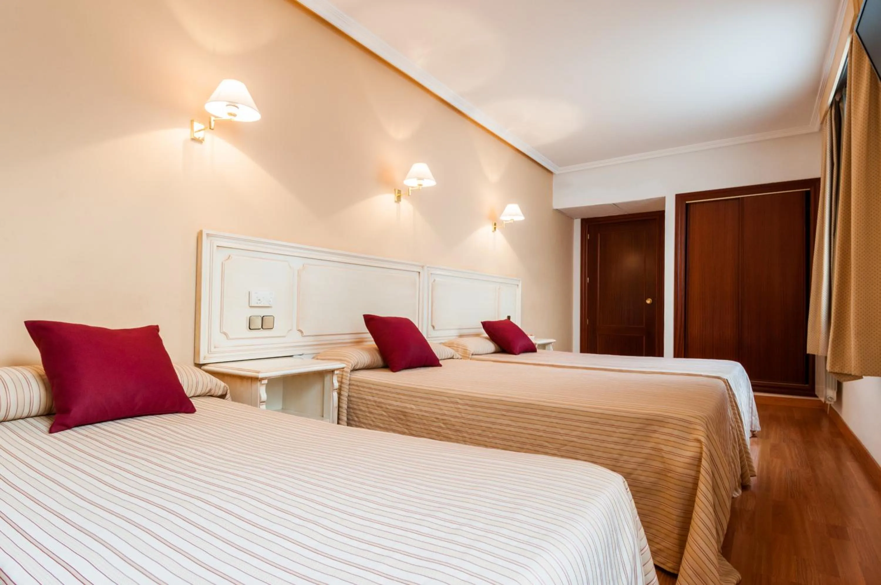 Photo of the whole room, Bed in Hotel Victoria