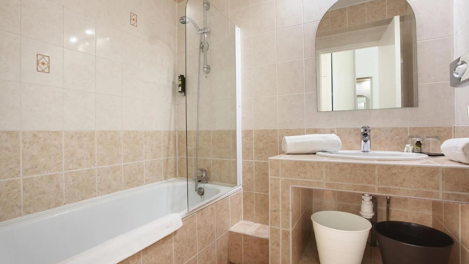 Bathroom in Logis Hôtel Le Rodin