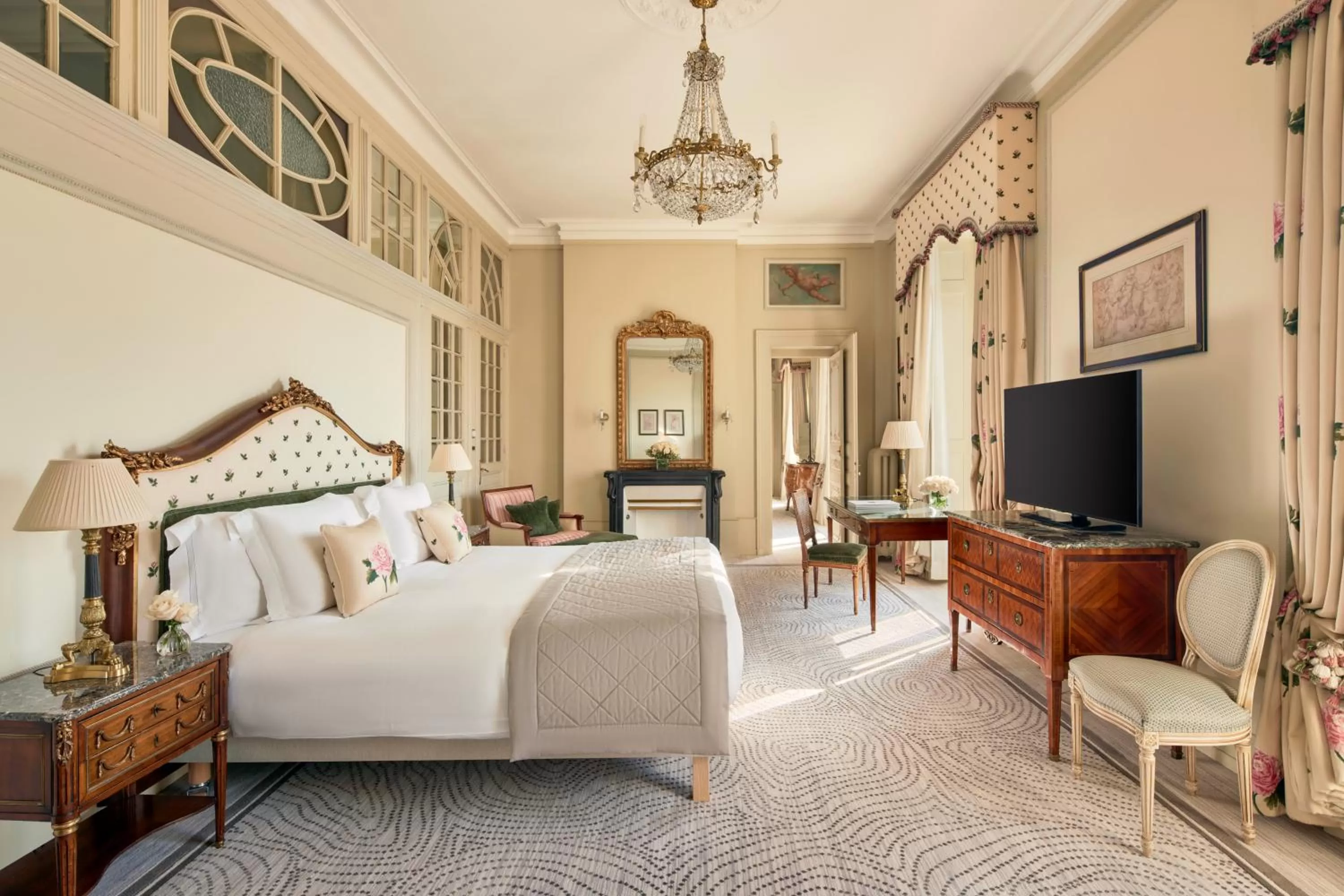 Bed in Beau-Rivage Genève