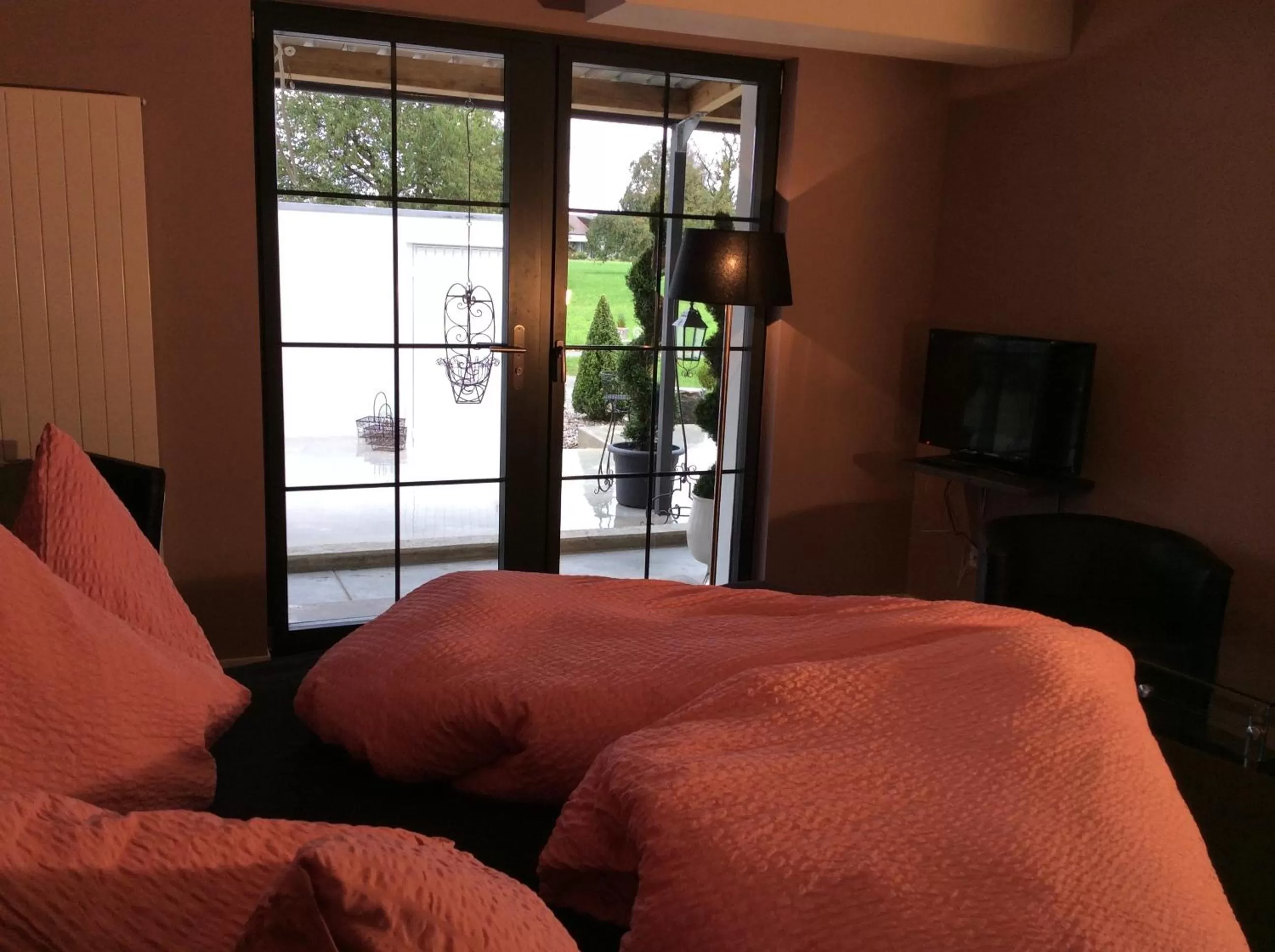 Bedroom, Bed in Landcafe mit Mini Hotel