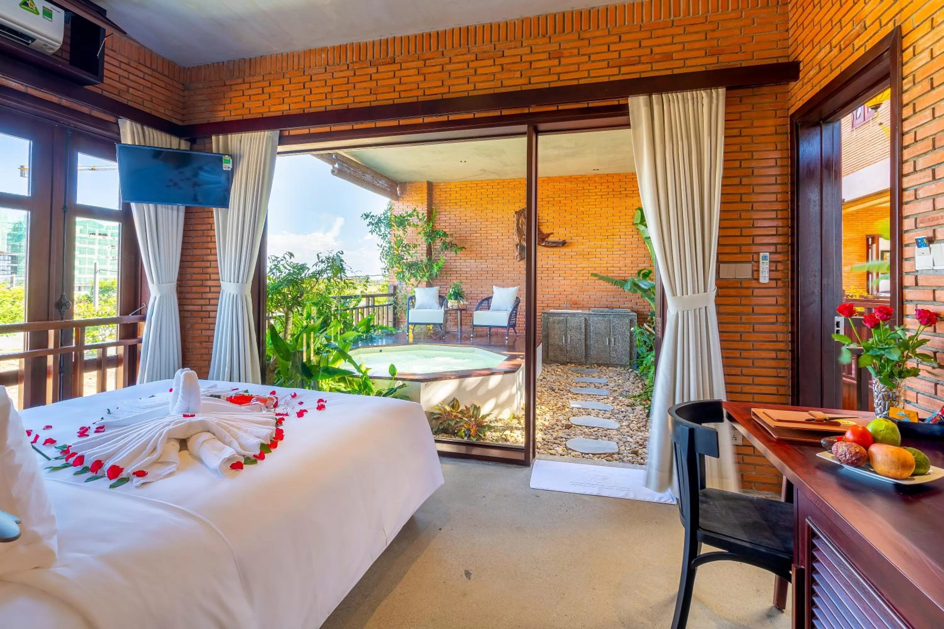 Patio, Bed in Angel Garden Villa