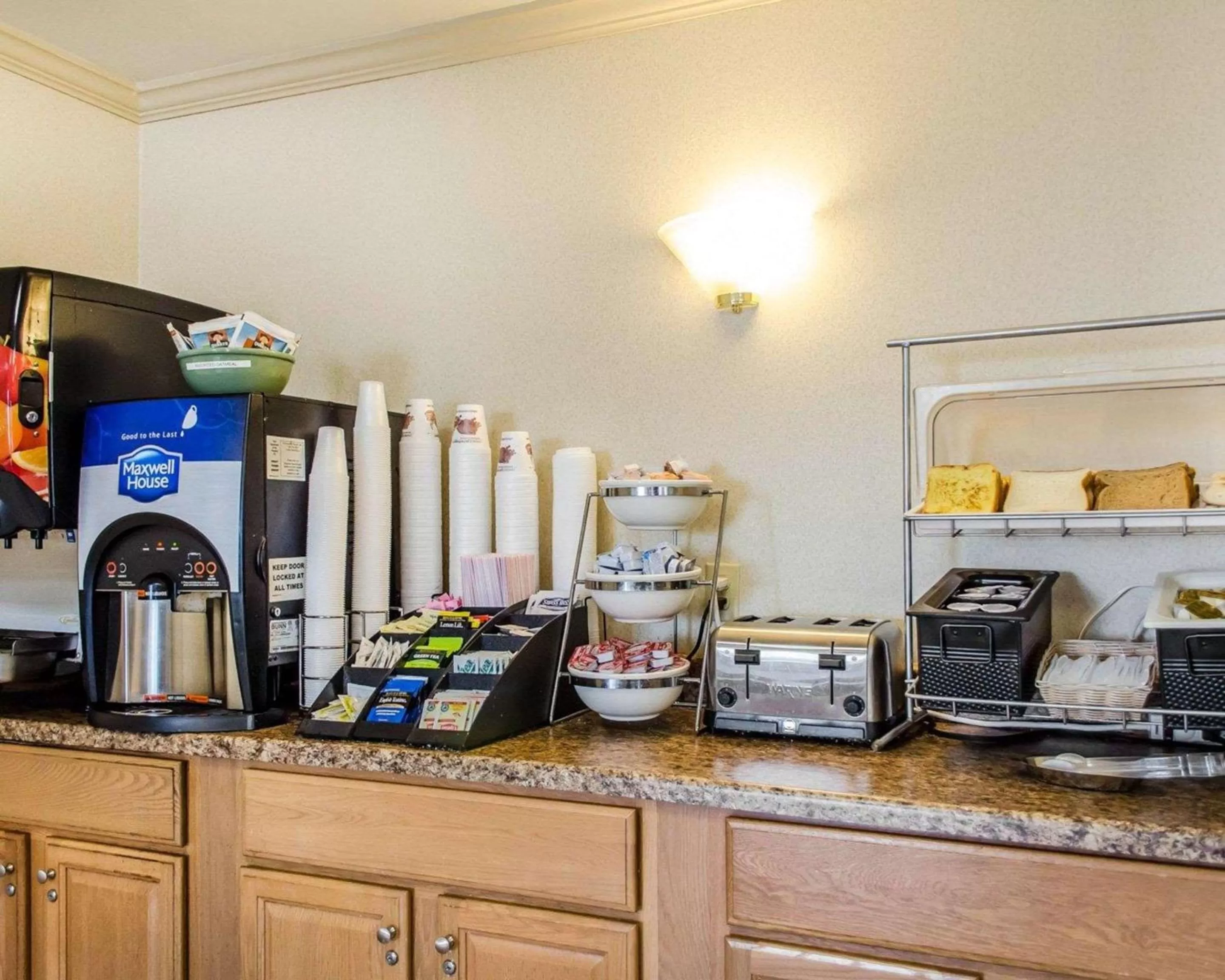 Restaurant/places to eat in Clarion Inn Strasburg - Lancaster