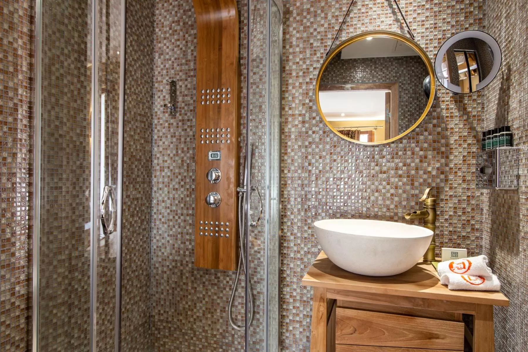 Bathroom in Le Temple De Jeanne