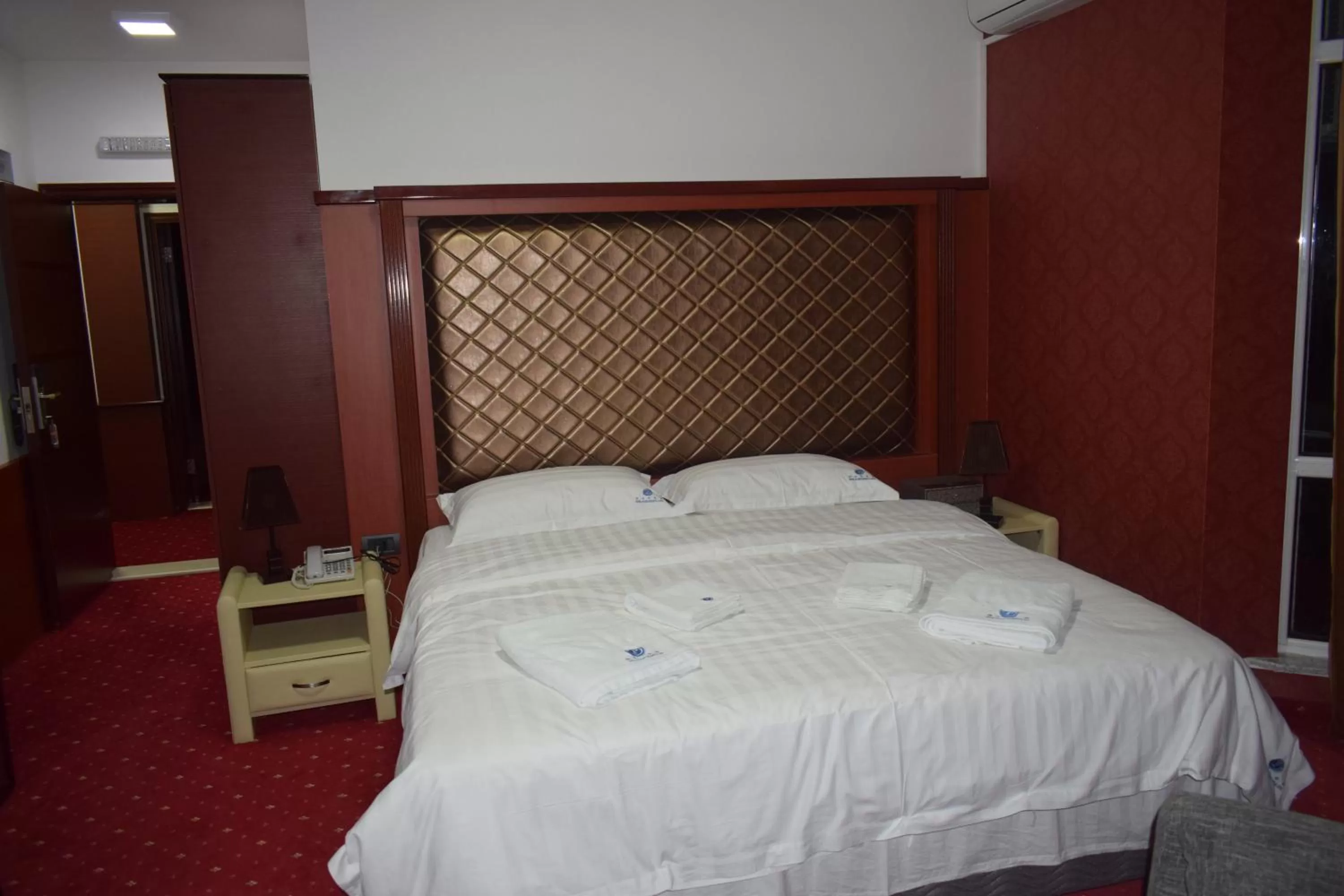 Photo of the whole room, Bed in Petriti & Spa