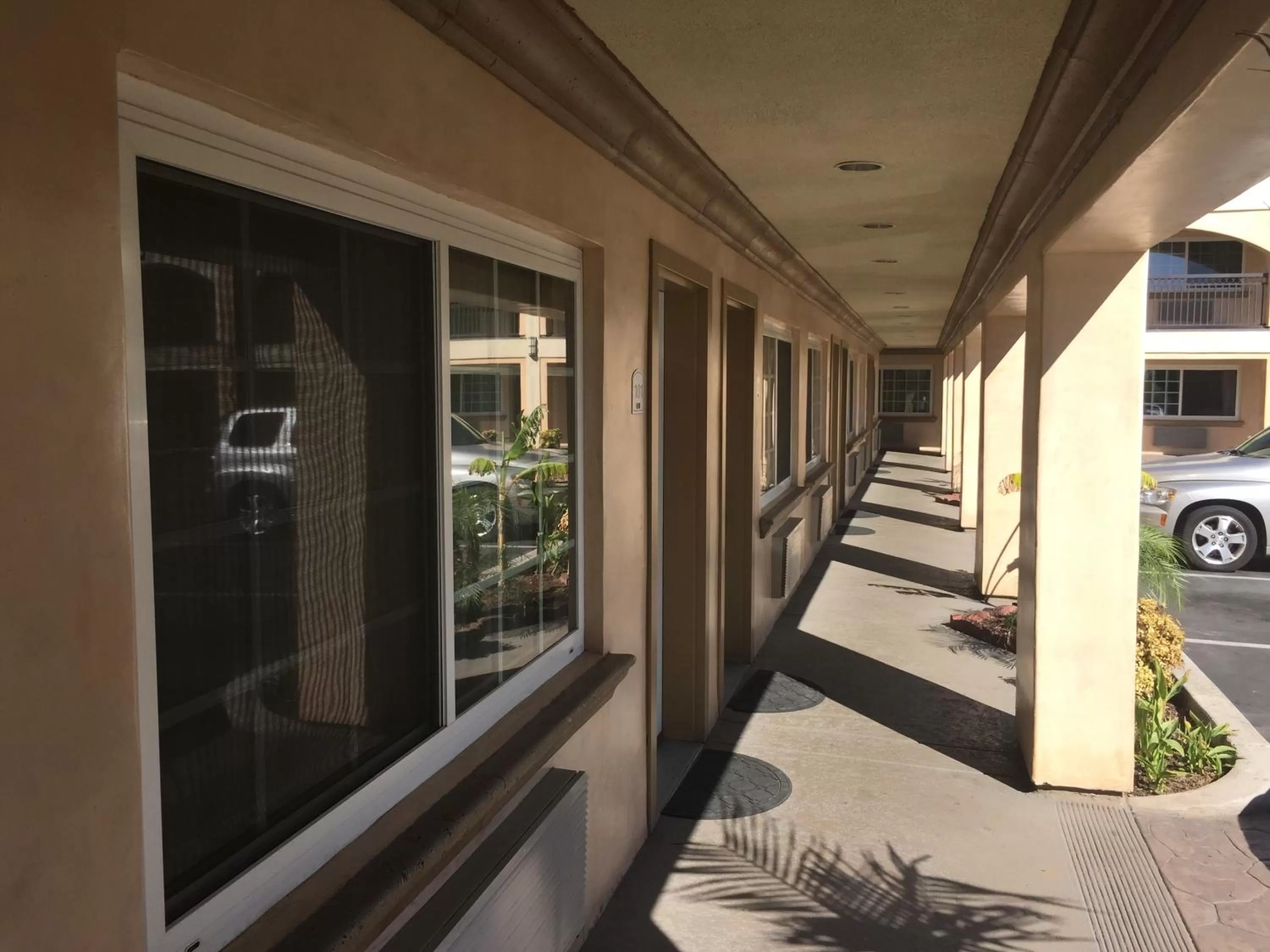 Facade/entrance in Thunderbird Lodge