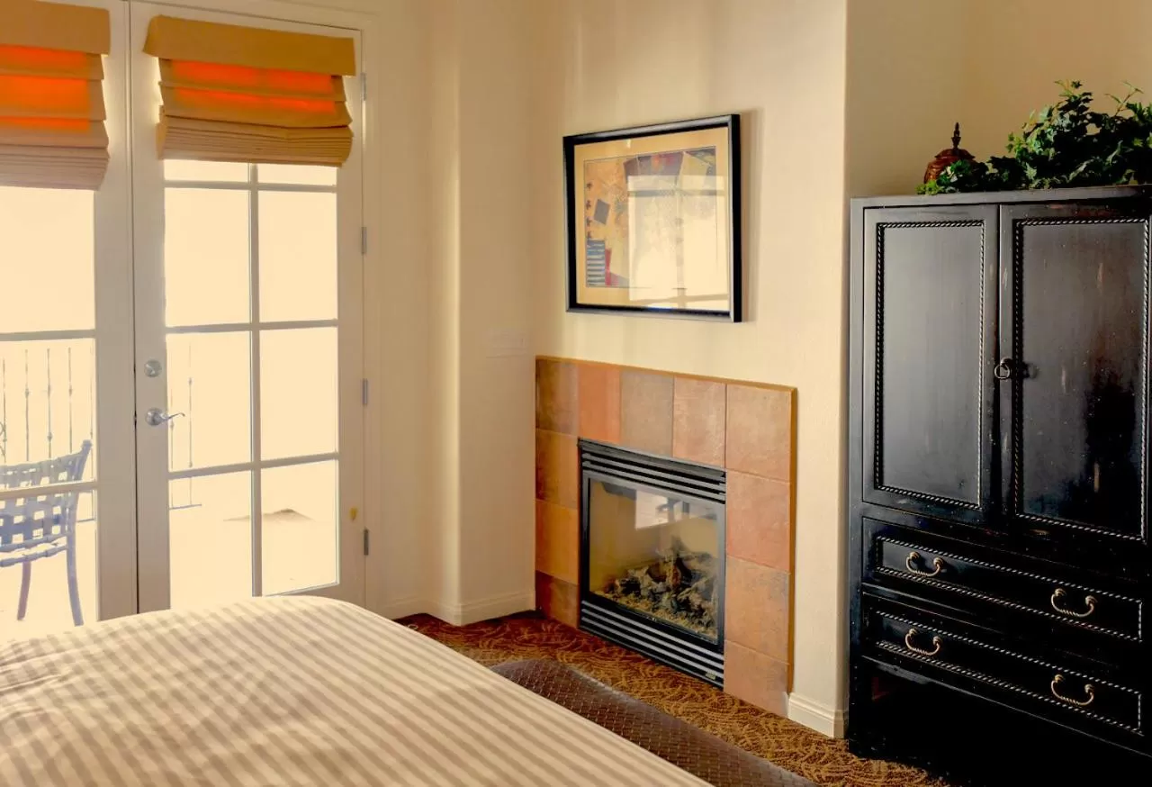 Bed in Beautiful Casita with Balcony, La Quinta Legacy Villas