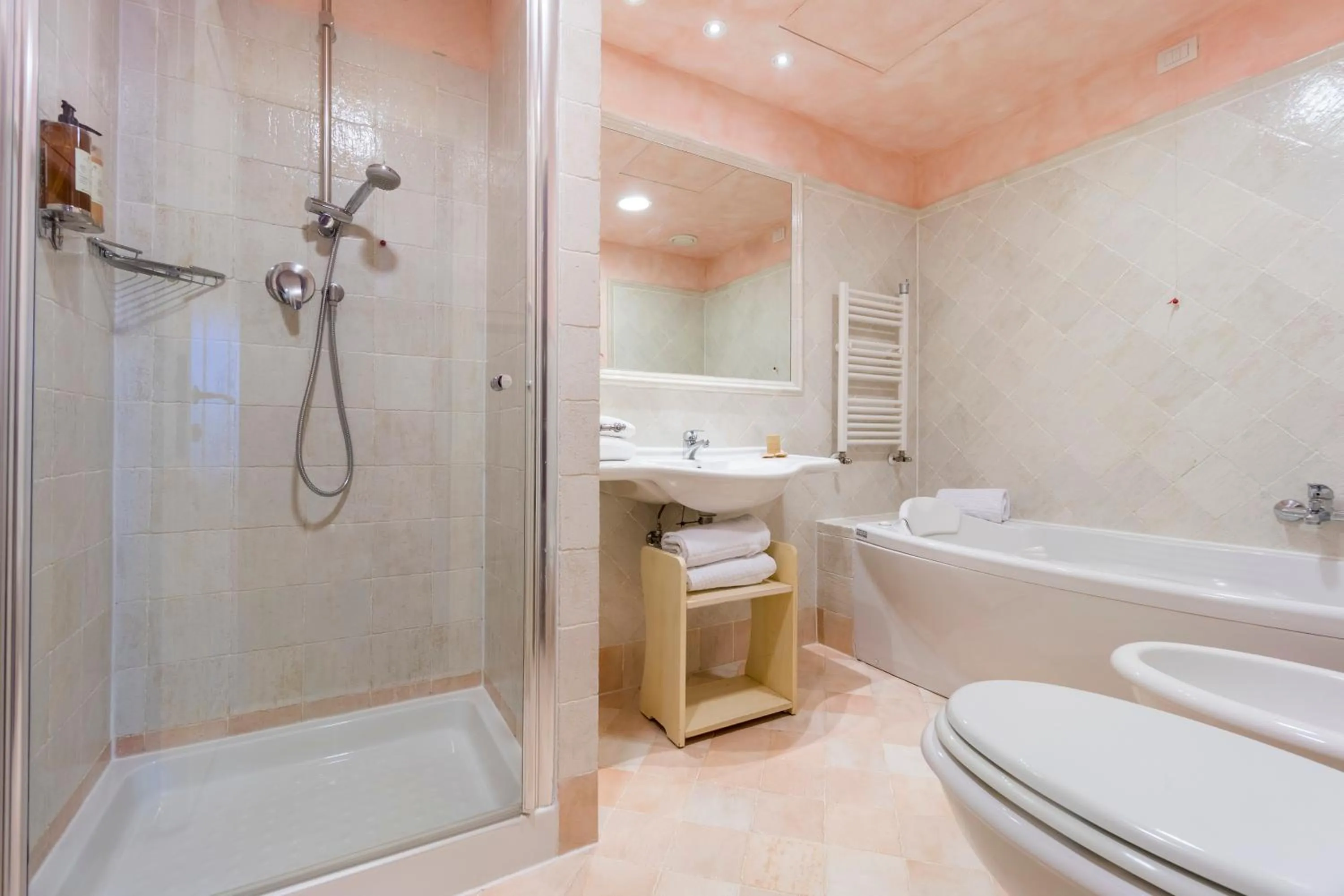 Shower in Hotel Borgo Di Cortefreda - Place of Charme