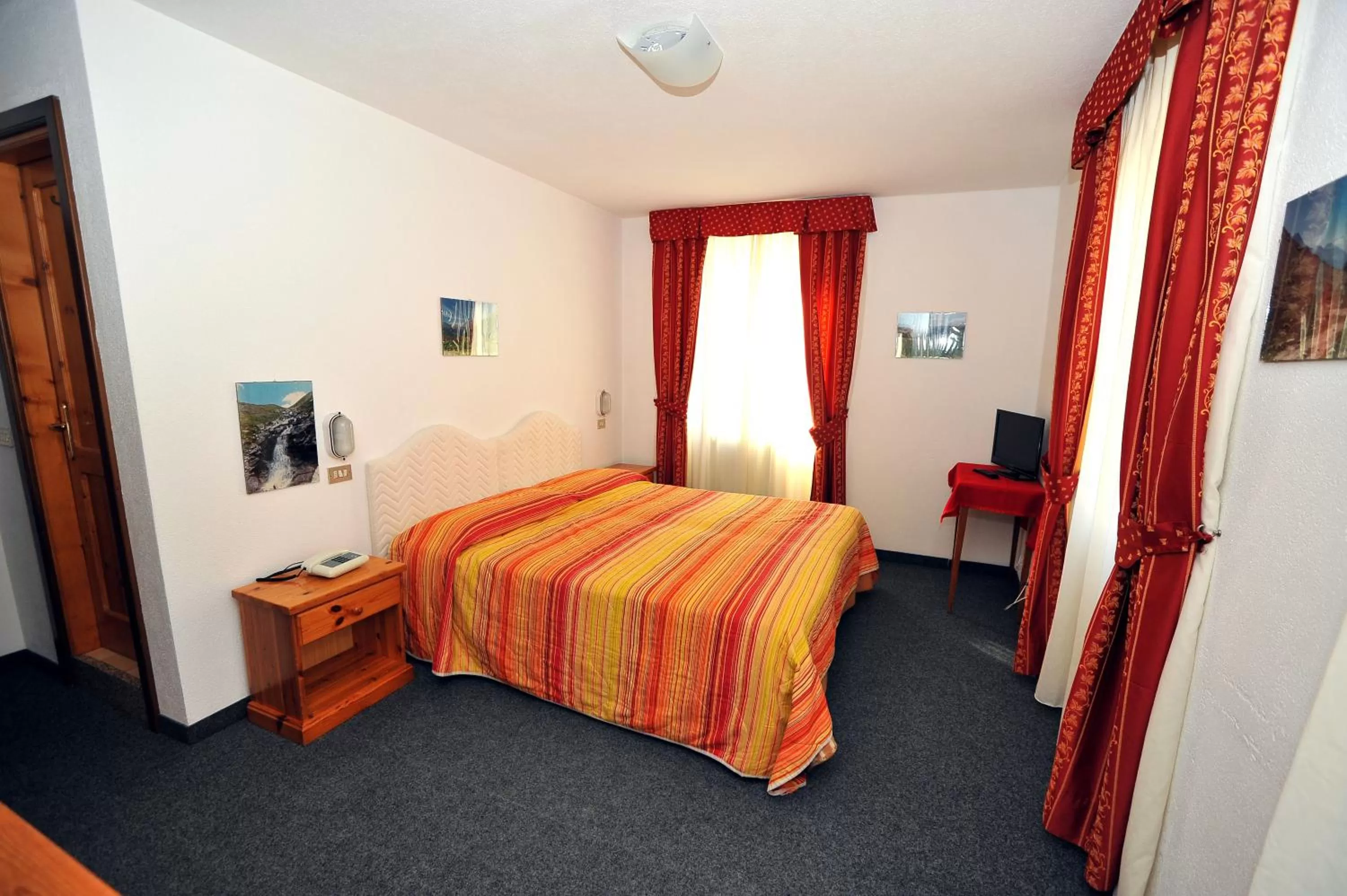 Day, Bed in Hotel Capitani