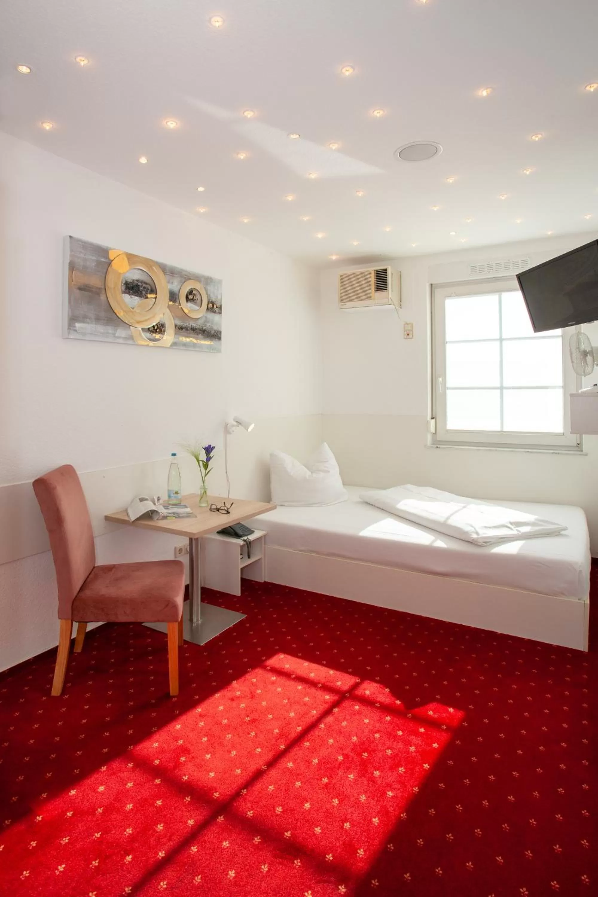 Photo of the whole room, Bed in Relax Hotel & SPA Stuttgart