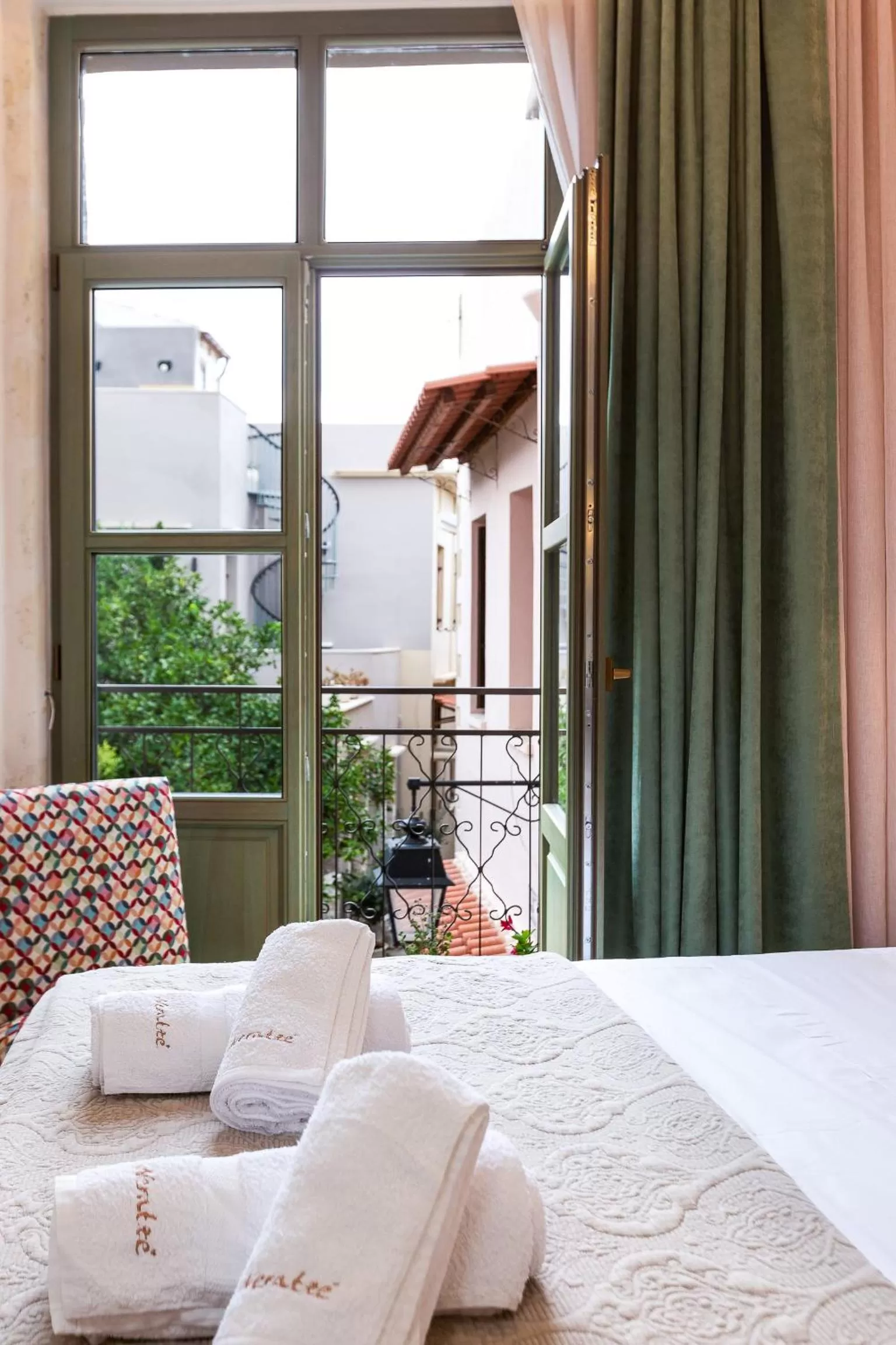 Bed in Neratze Hammam Suites