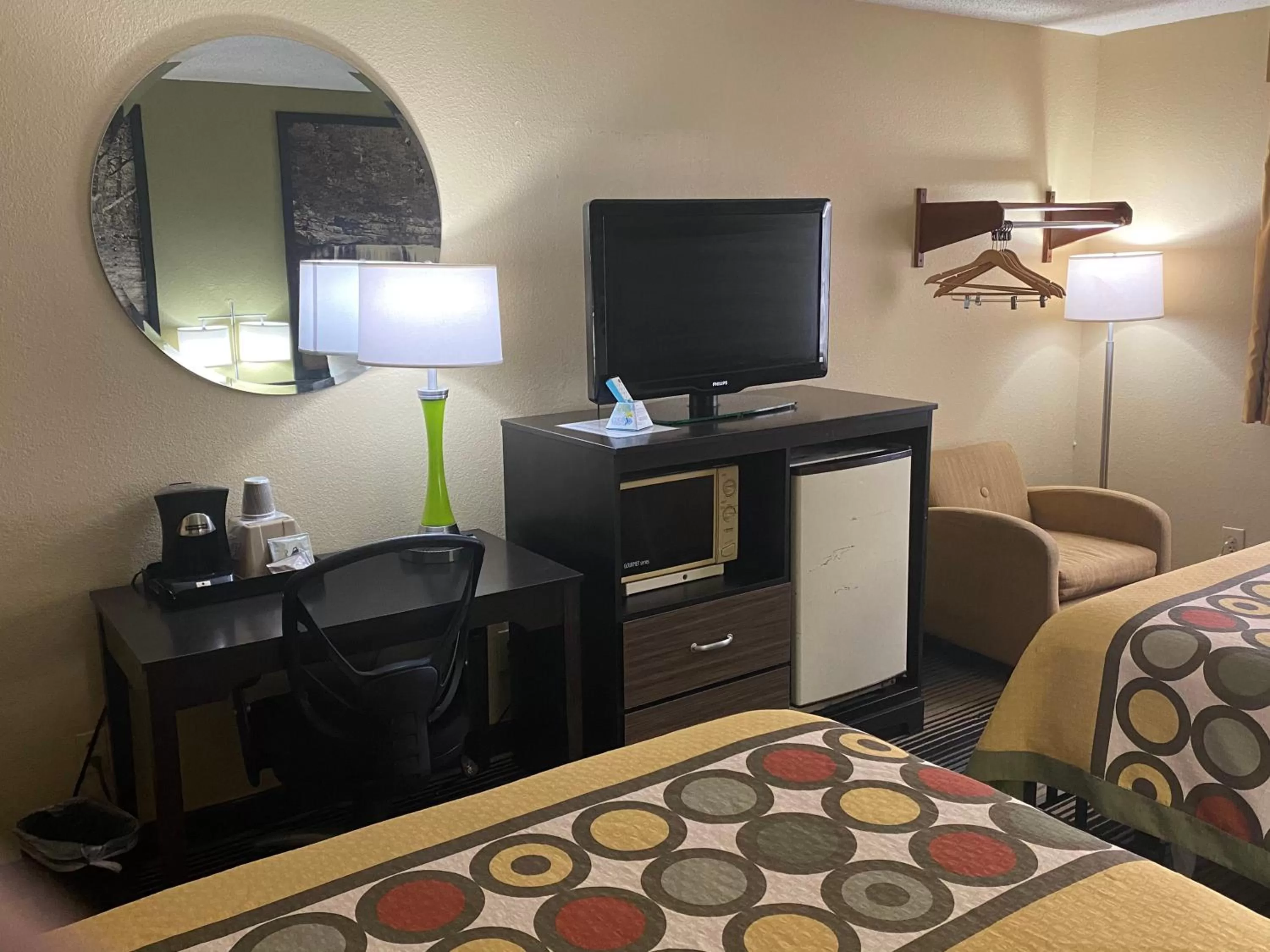 Decorative detail, Bed in Super 8 by Wyndham Maysville KY