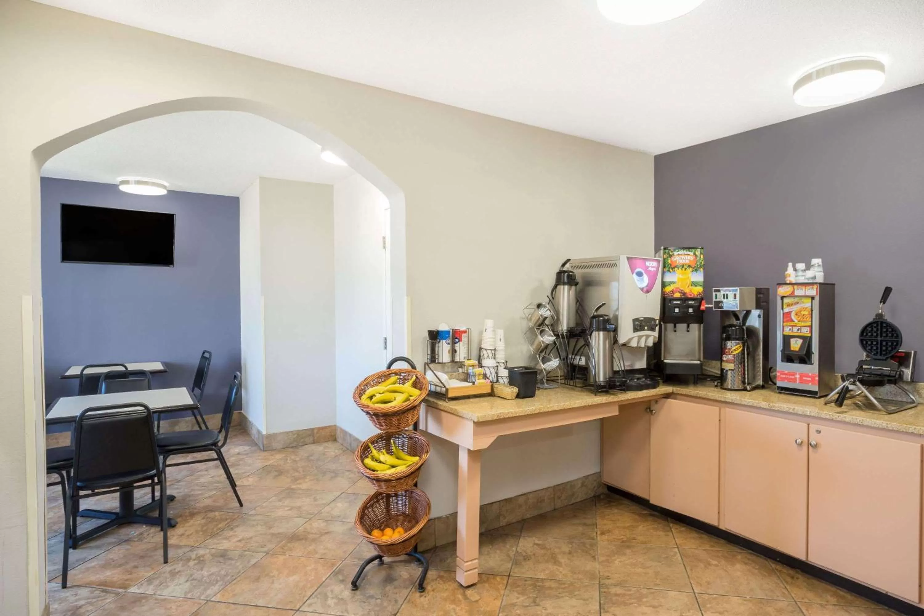 Restaurant/places to eat in Microtel Inn Bowling Green