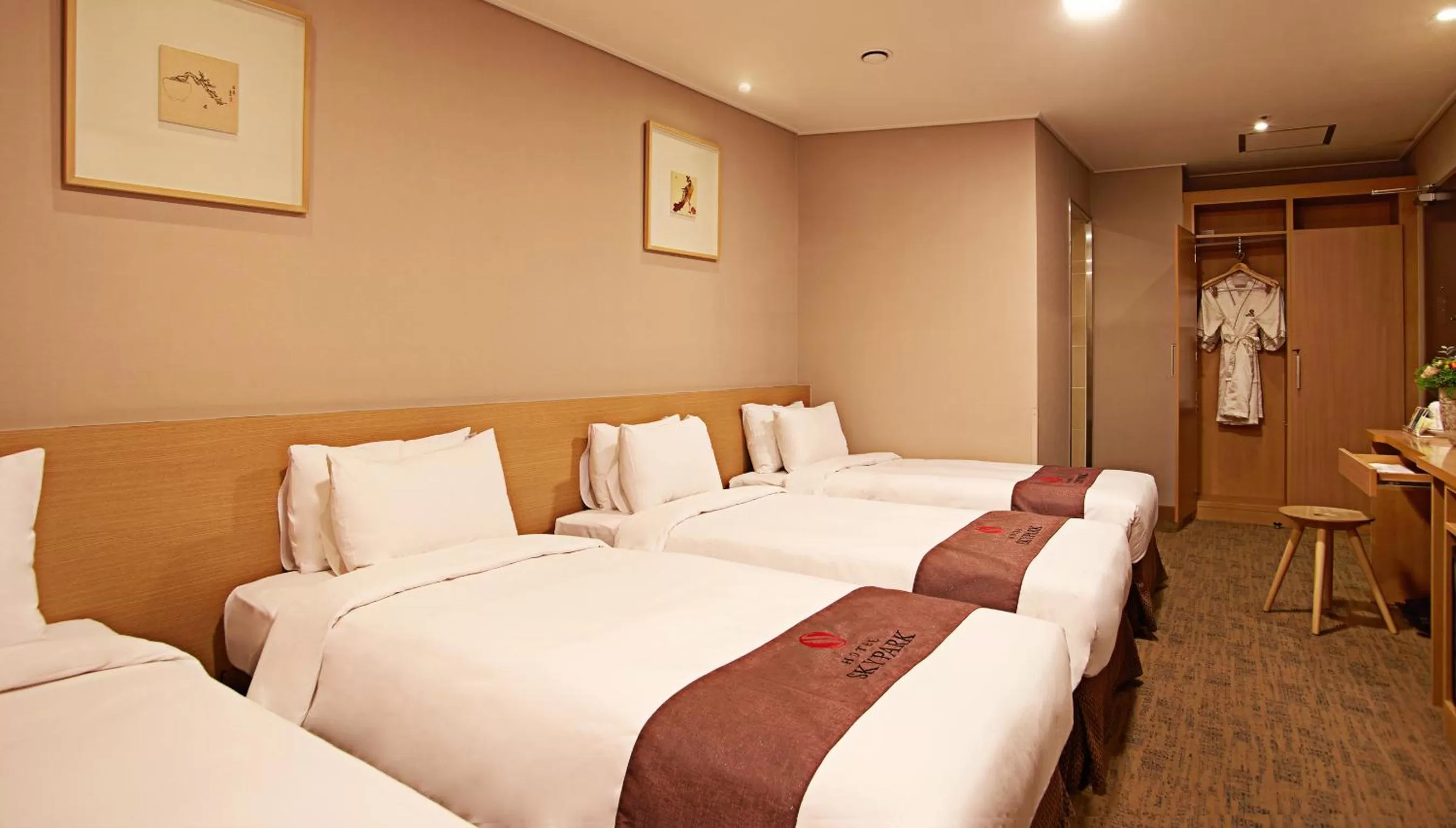 Bed in Hotel Skypark Myeongdong 3