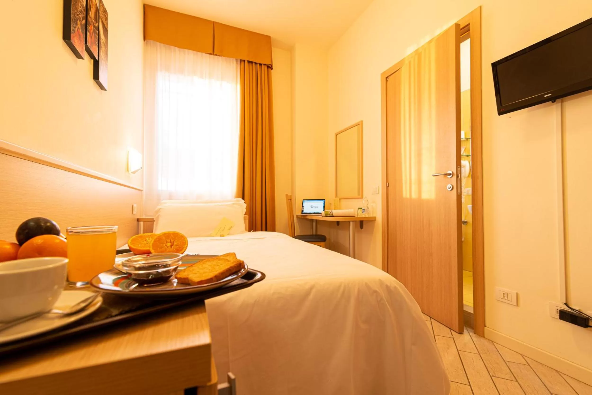 Food and drinks, Bed in Hotel Mirandola