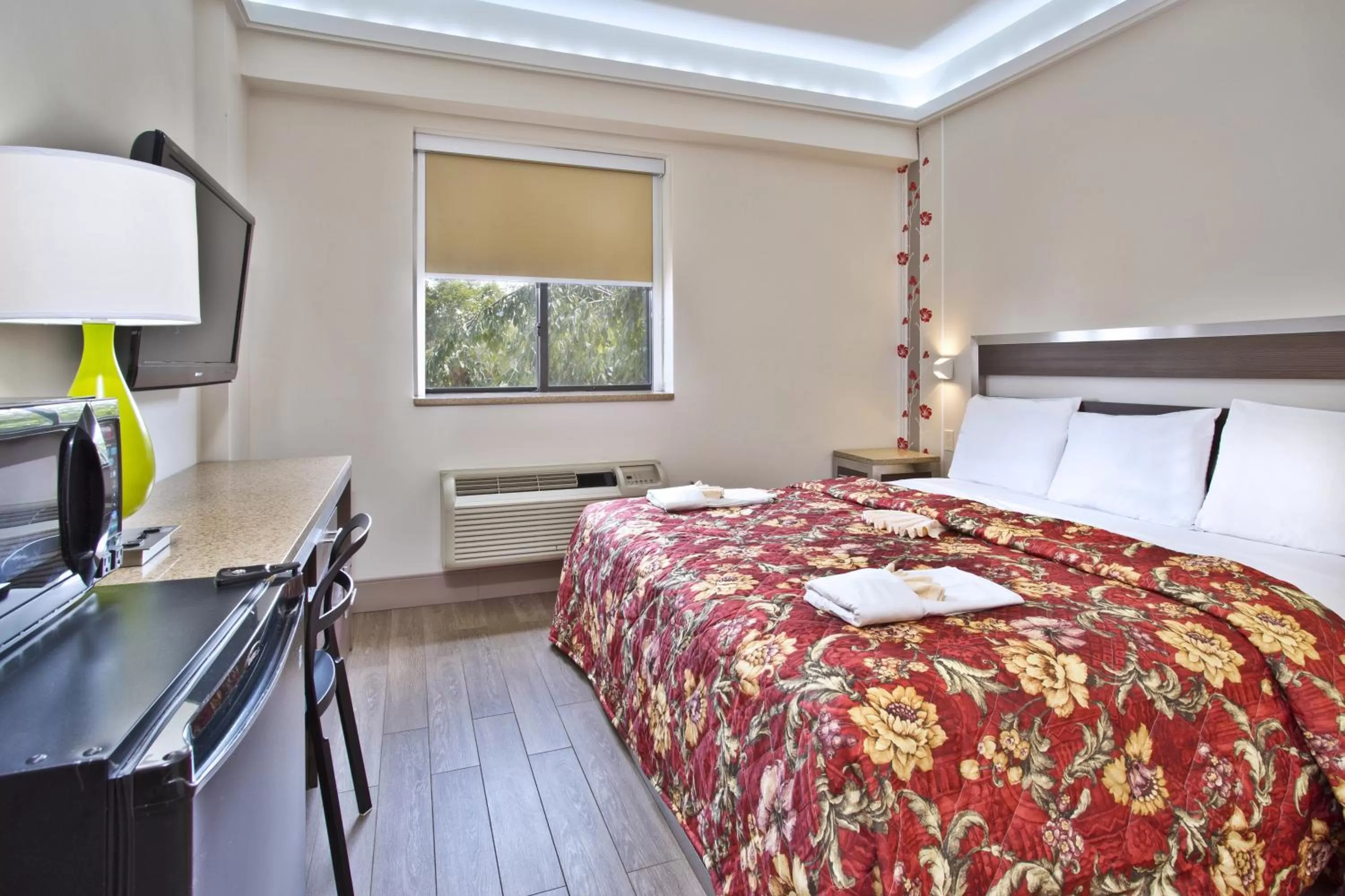 Bedroom, Bed in Commack Inn