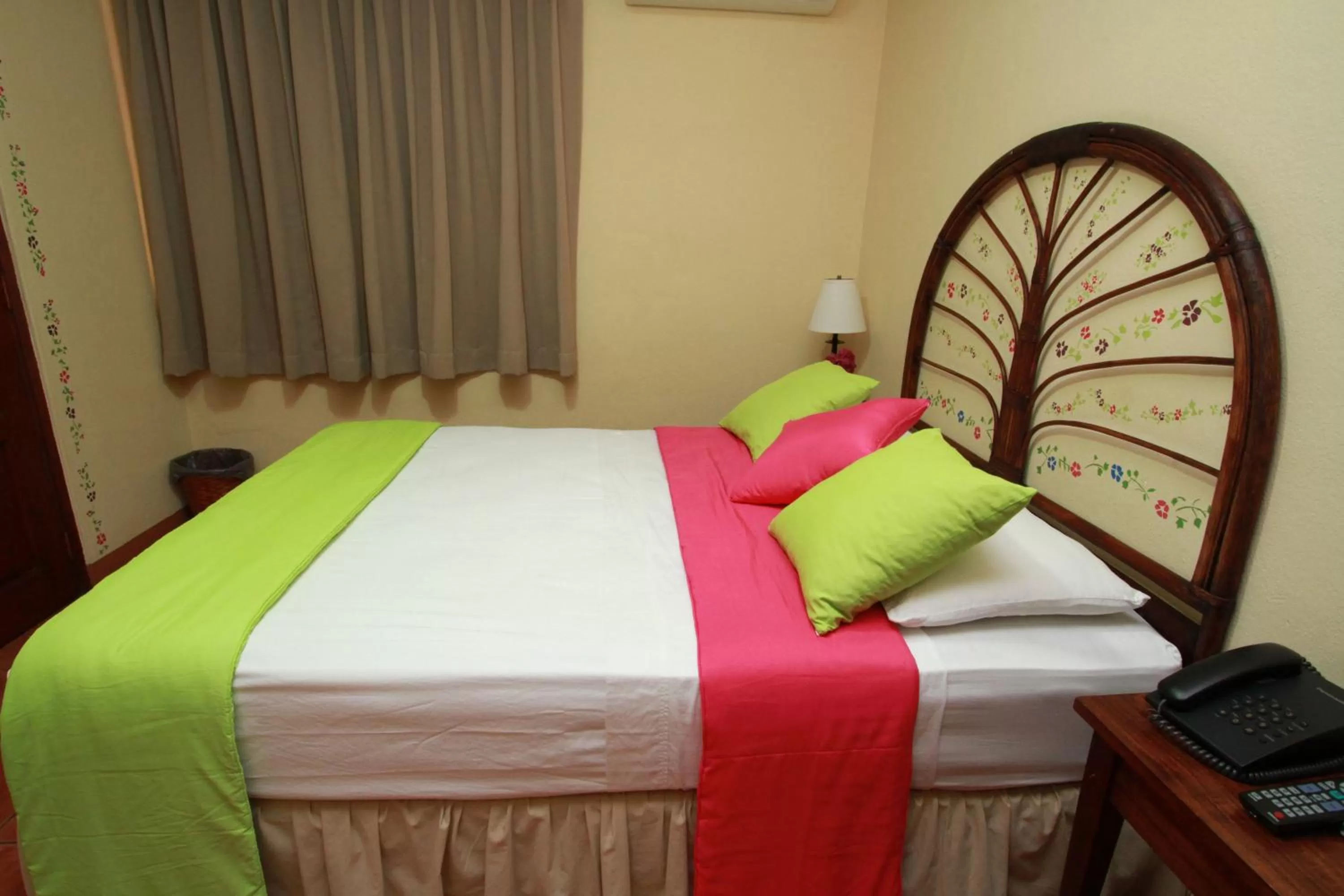 Bed in Hotel Colibri