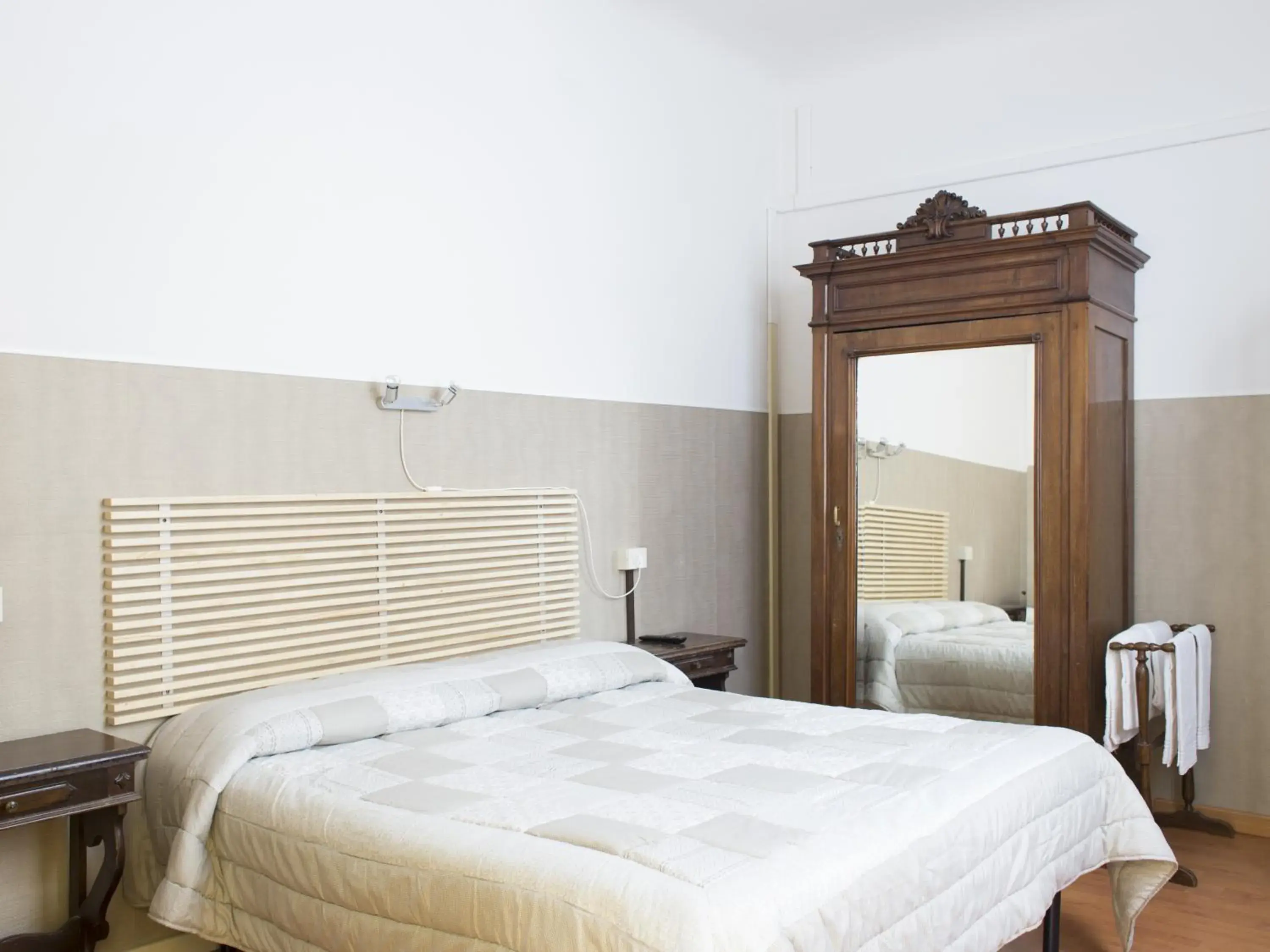 Triple Room with Private Bathroom in Loggia Fiorentina Triple Room with Private Bathroom in Loggia Fiorentina