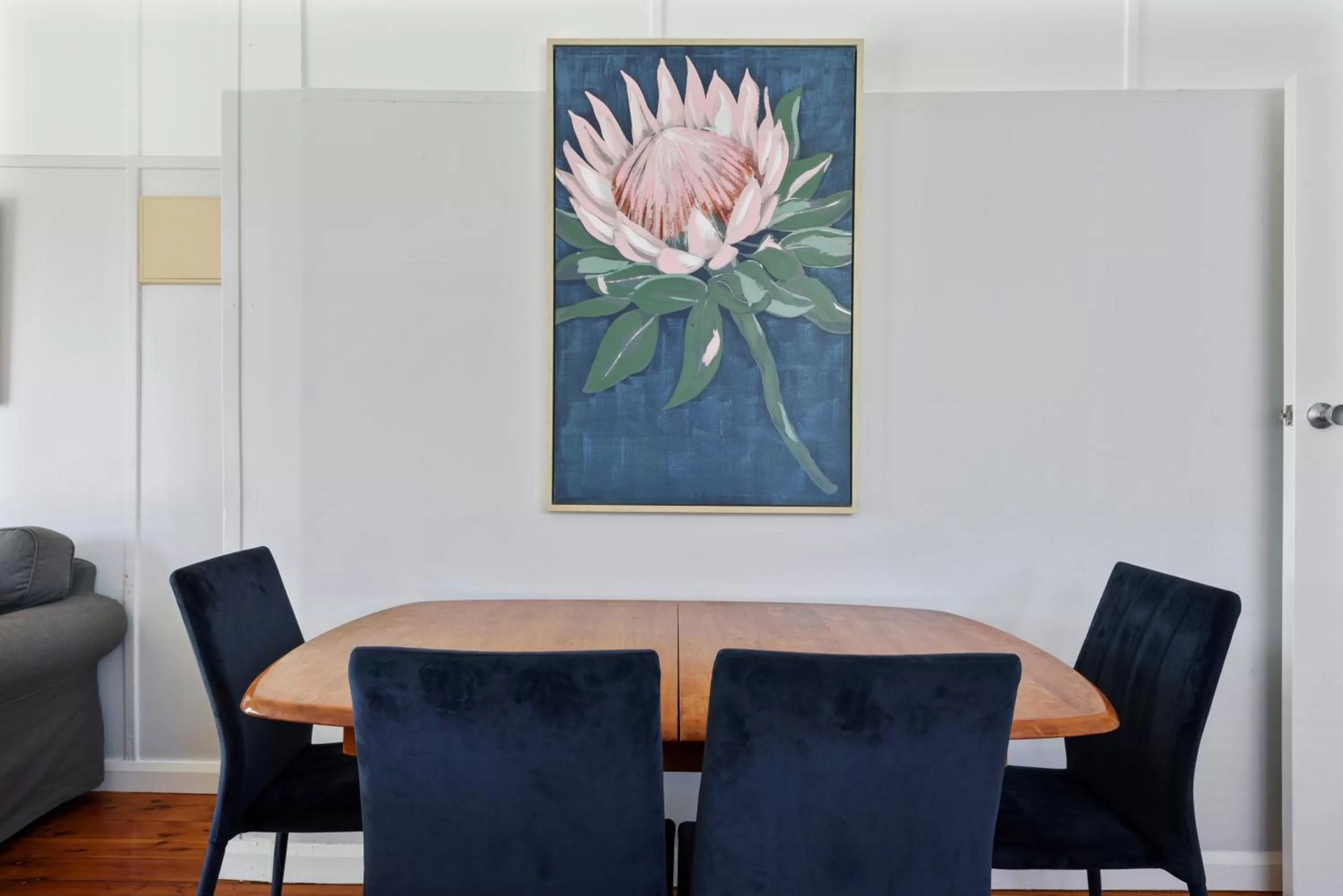 Dining area in Calm Waters Waterfront Cottages