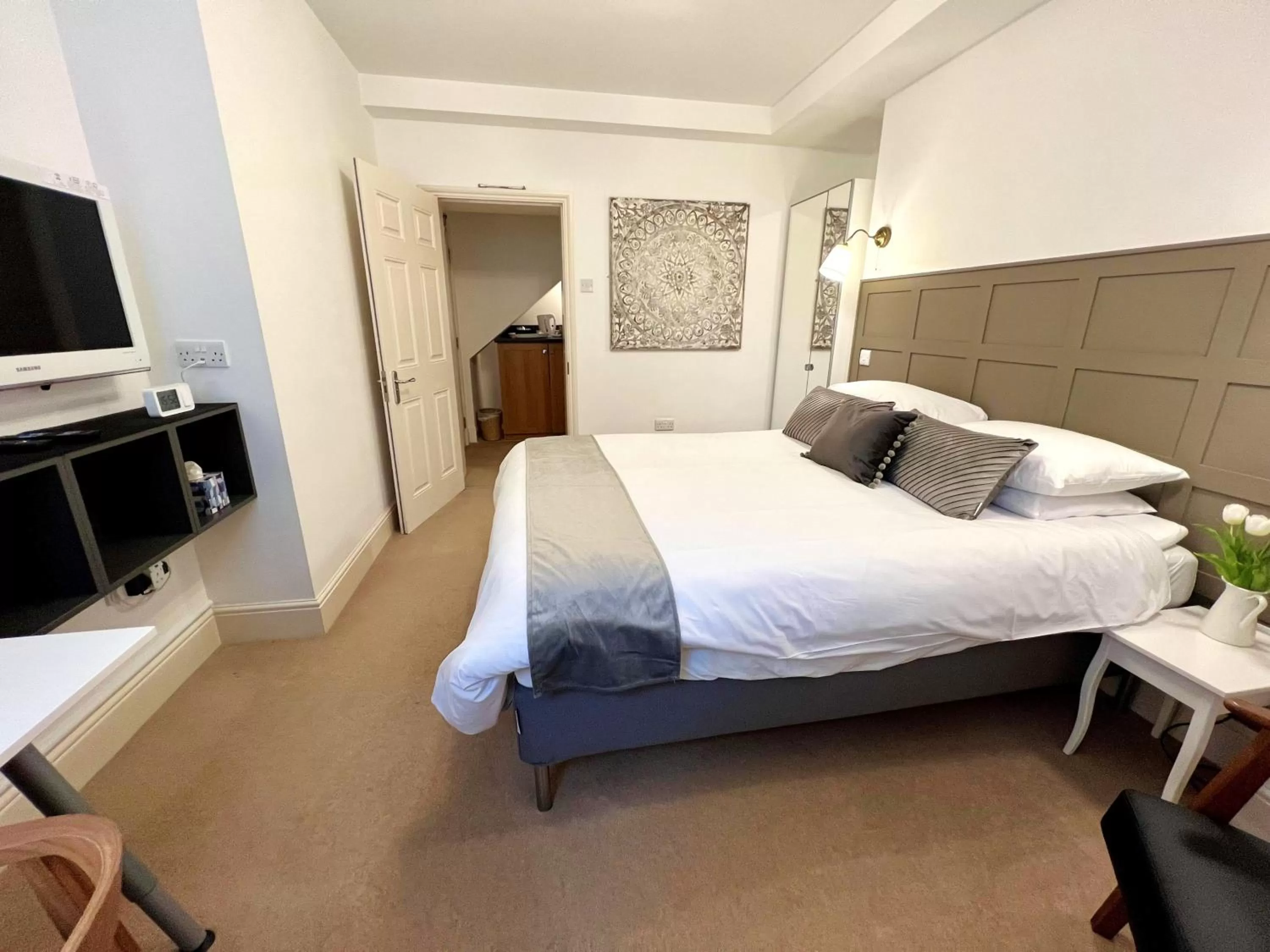 Bedroom, Bed in Ferndale Mews