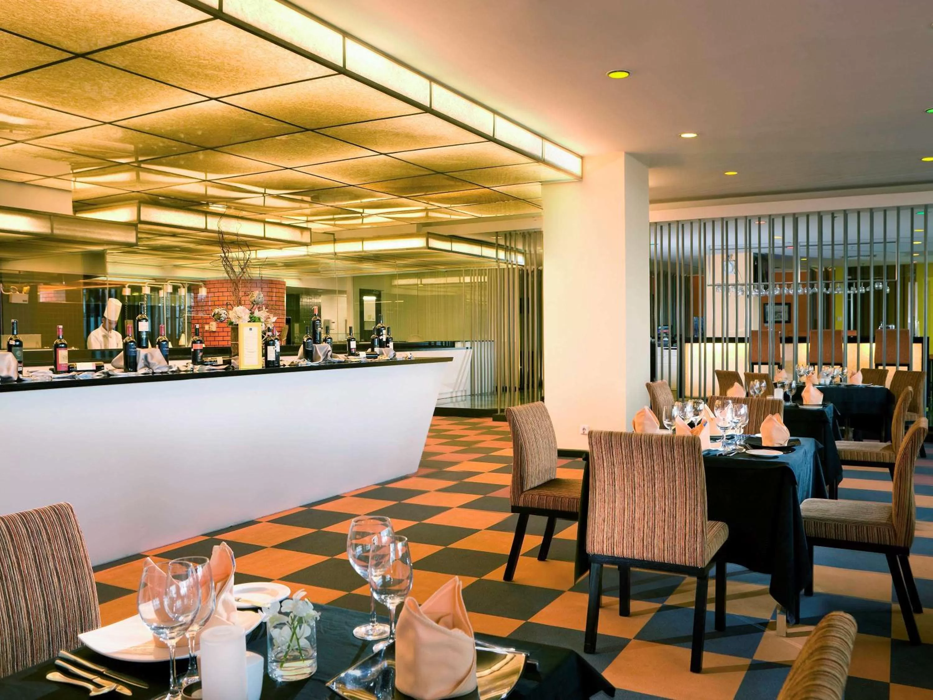 Restaurant/places to eat in Novotel Balikpapan