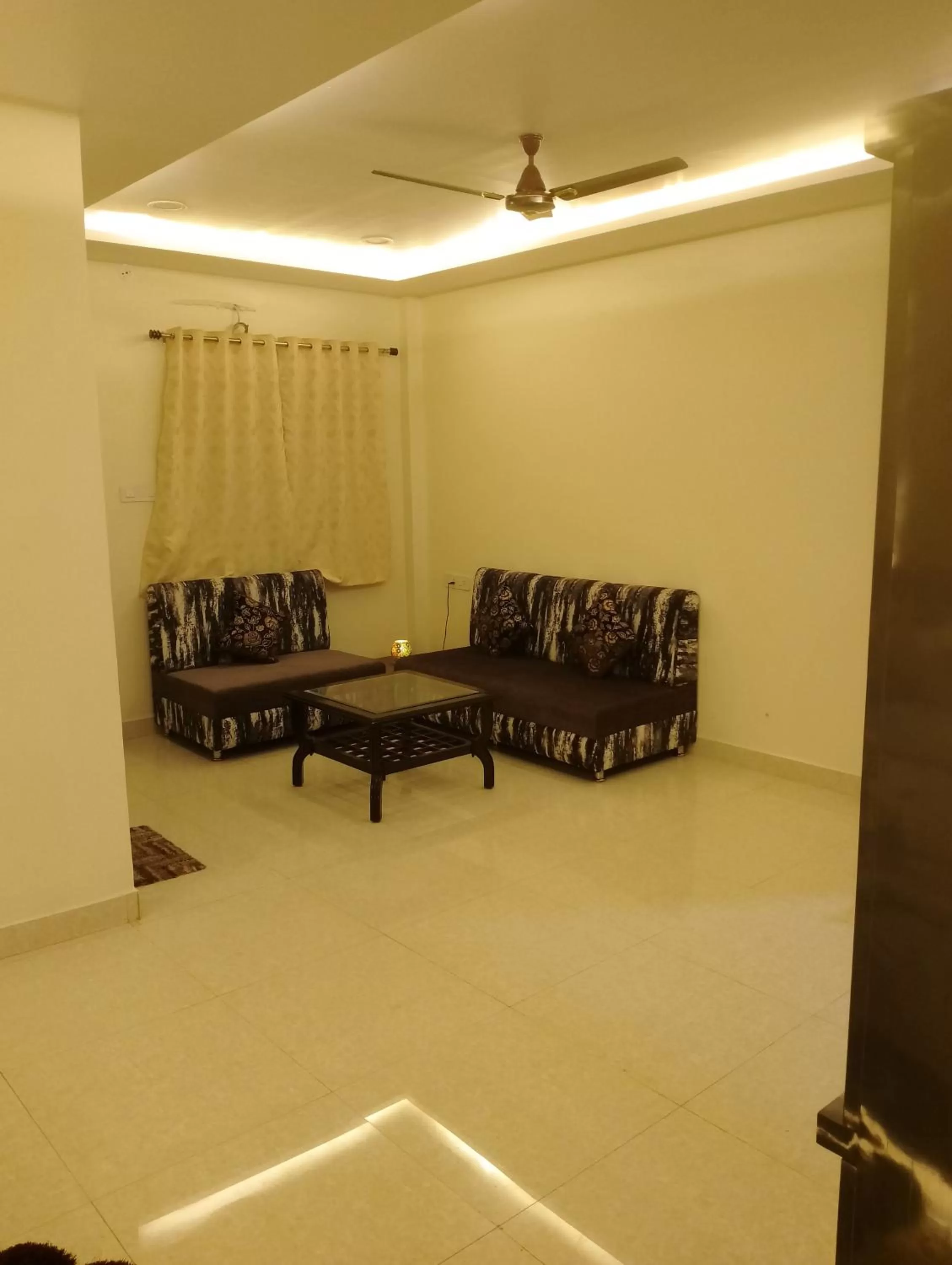 Seating area in Hotel Golden Bliss