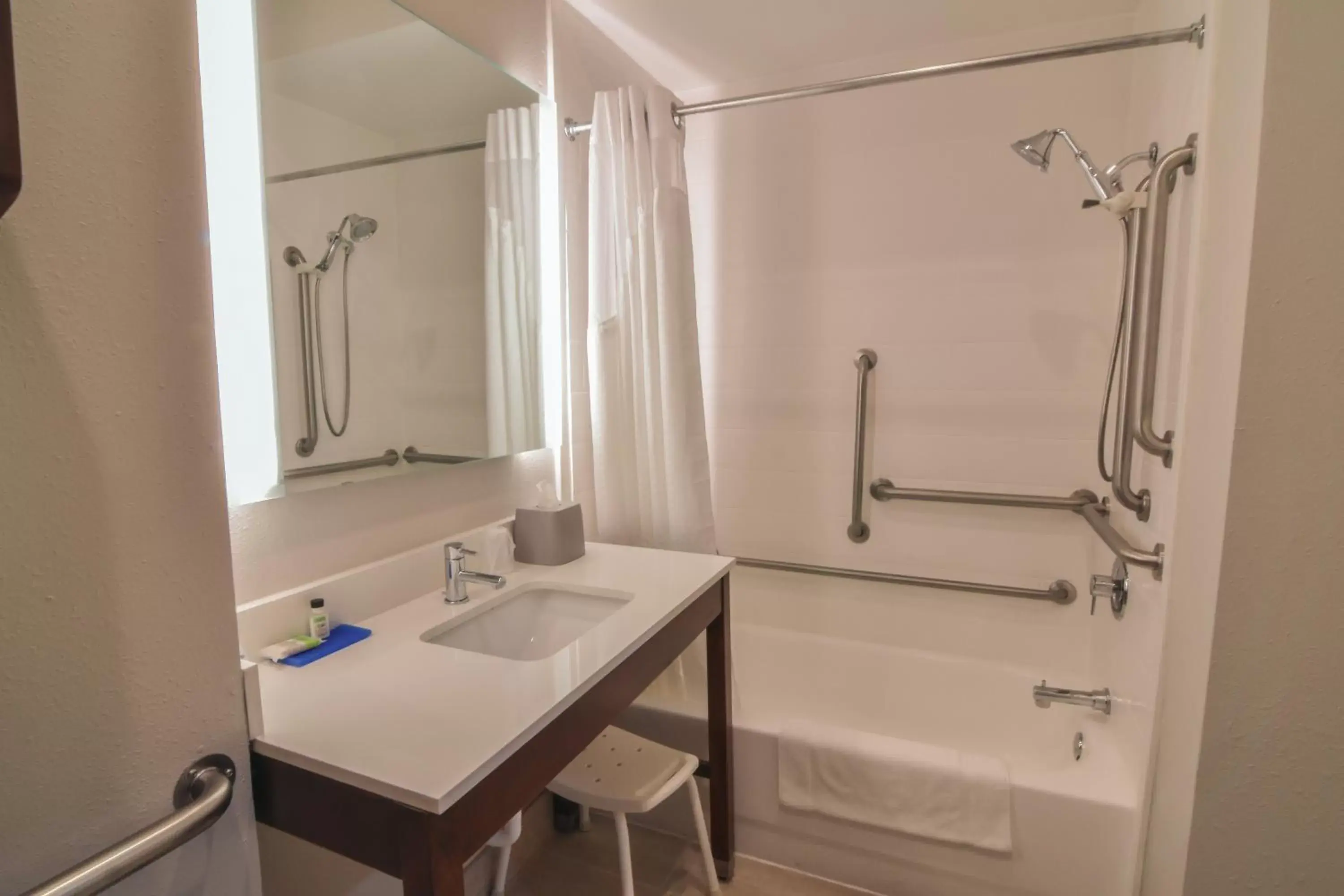 King Room - Mobility Access Tub - Non-Smoking in Holiday Inn Express & Suites - Indianapolis Northwest, an IHG Hotel King Room - Mobility Access Tub - Non-Smoking in Holiday Inn Express & Suites - Indianapolis Northwest, an IHG Hotel