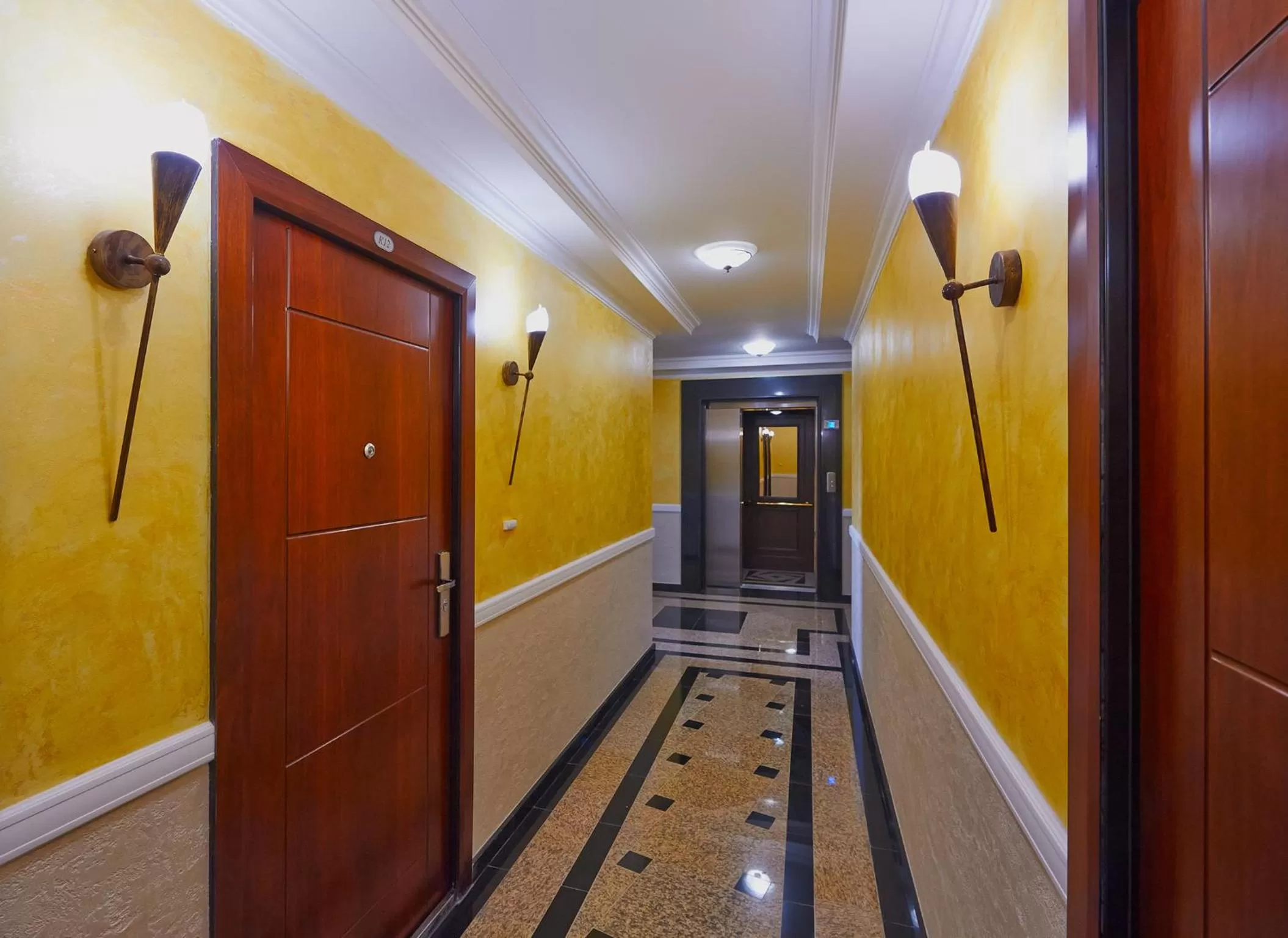 Decorative detail in Rose Gardens Apart Hotel