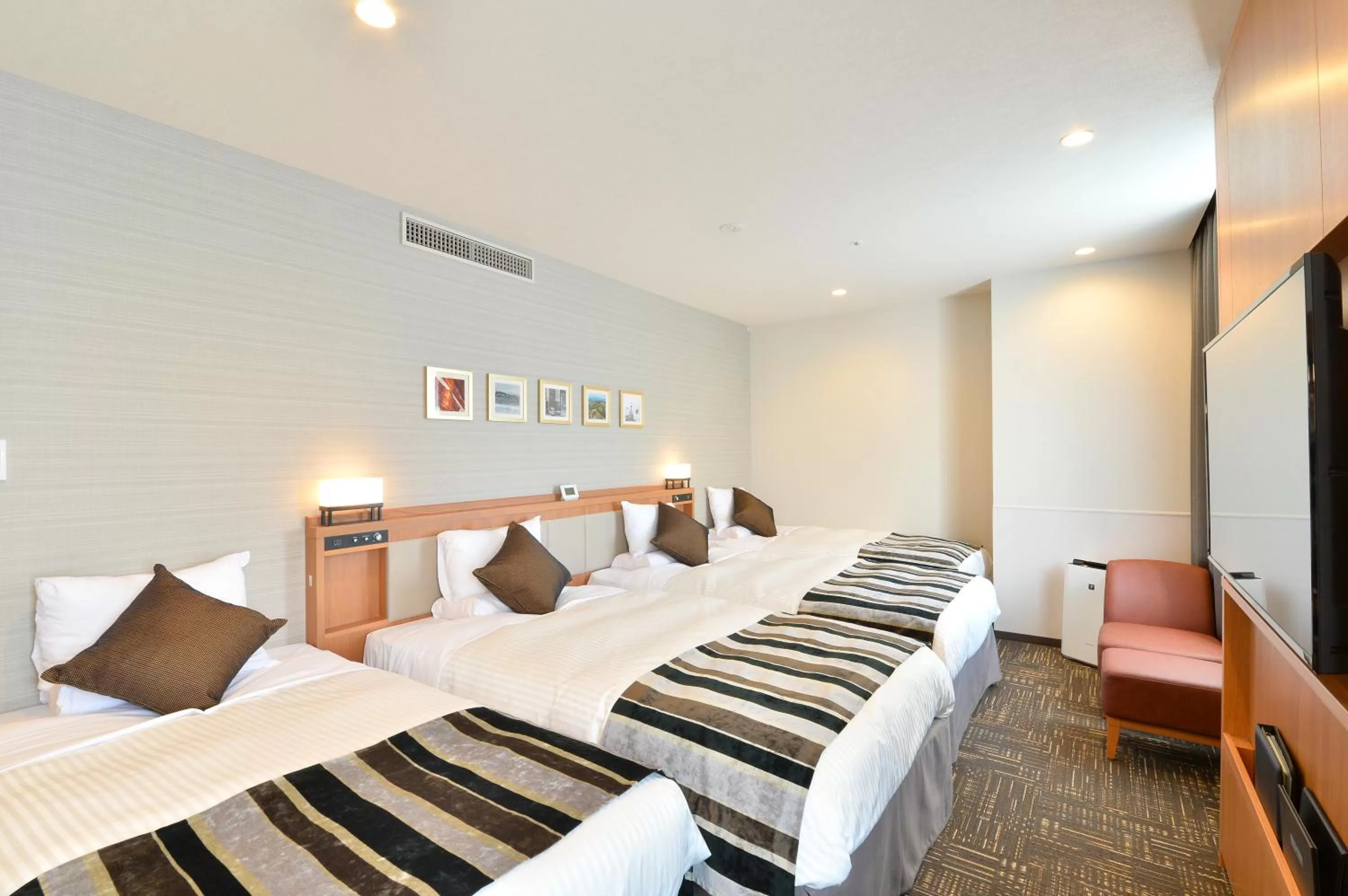 Photo of the whole room, Bed in Hakodate Kokusai Hotel