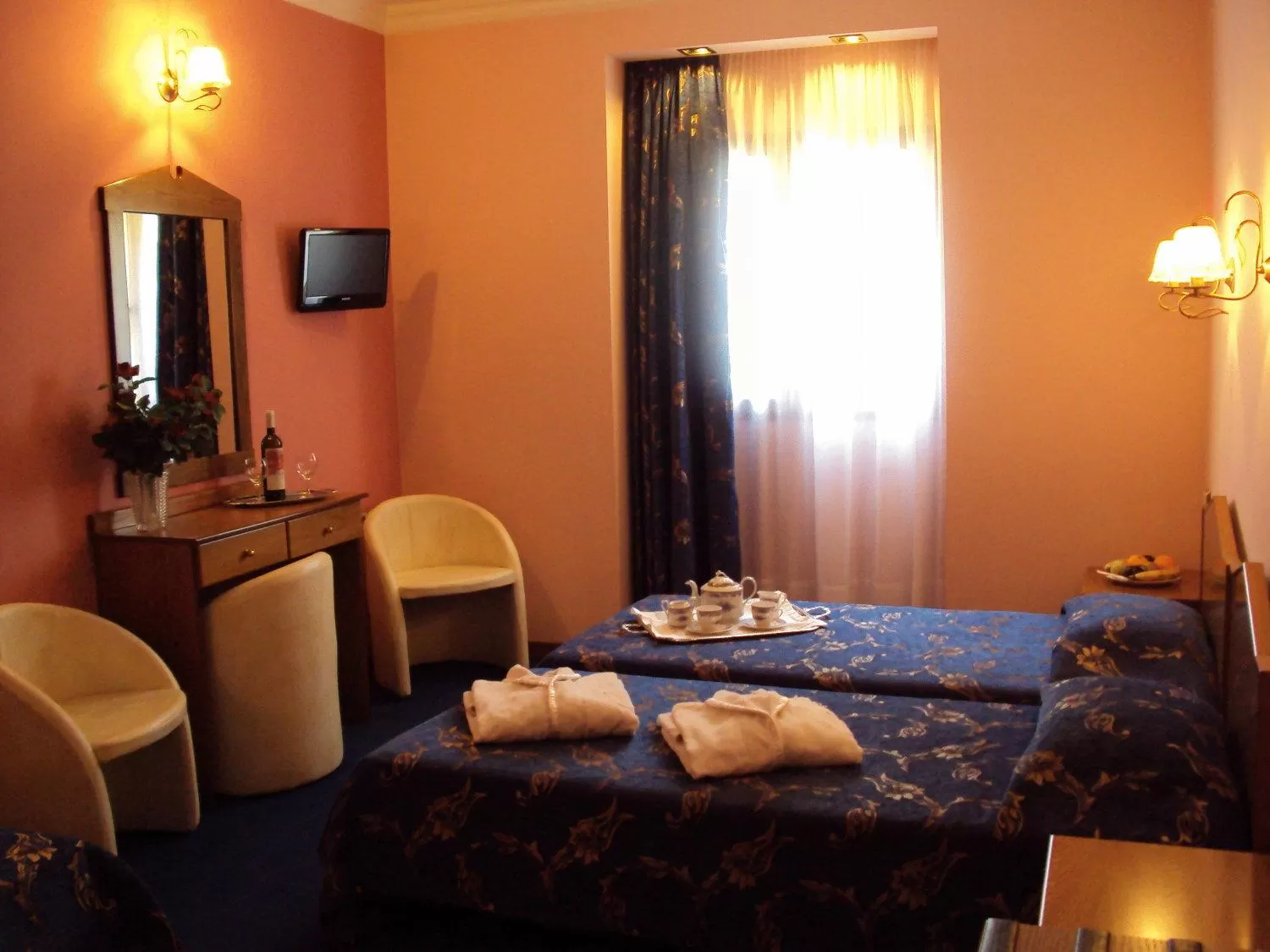 Photo of the whole room, Bed in Astoria Hotel Traditional