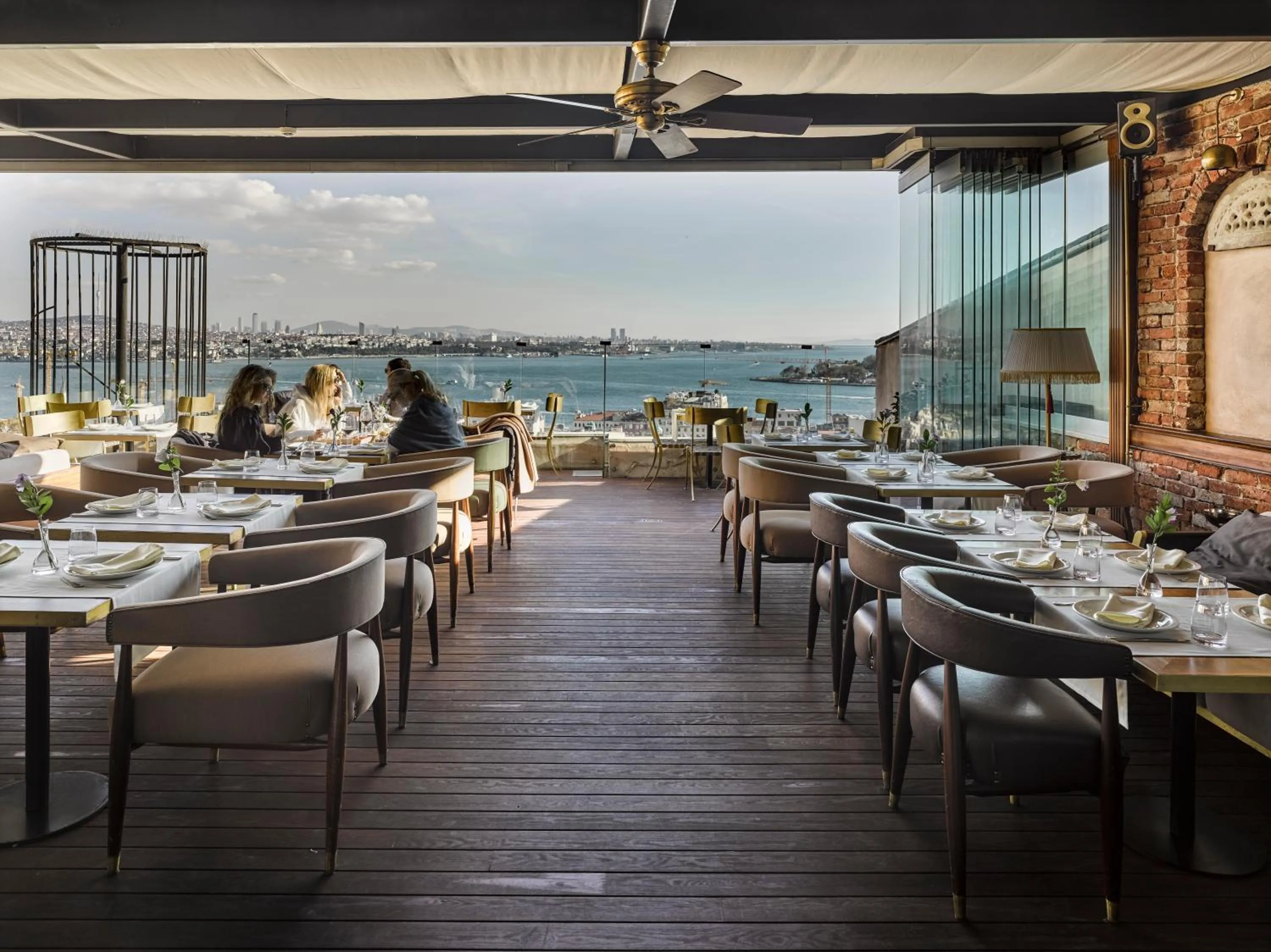 Restaurant/places to eat in Georges Hotel Galata