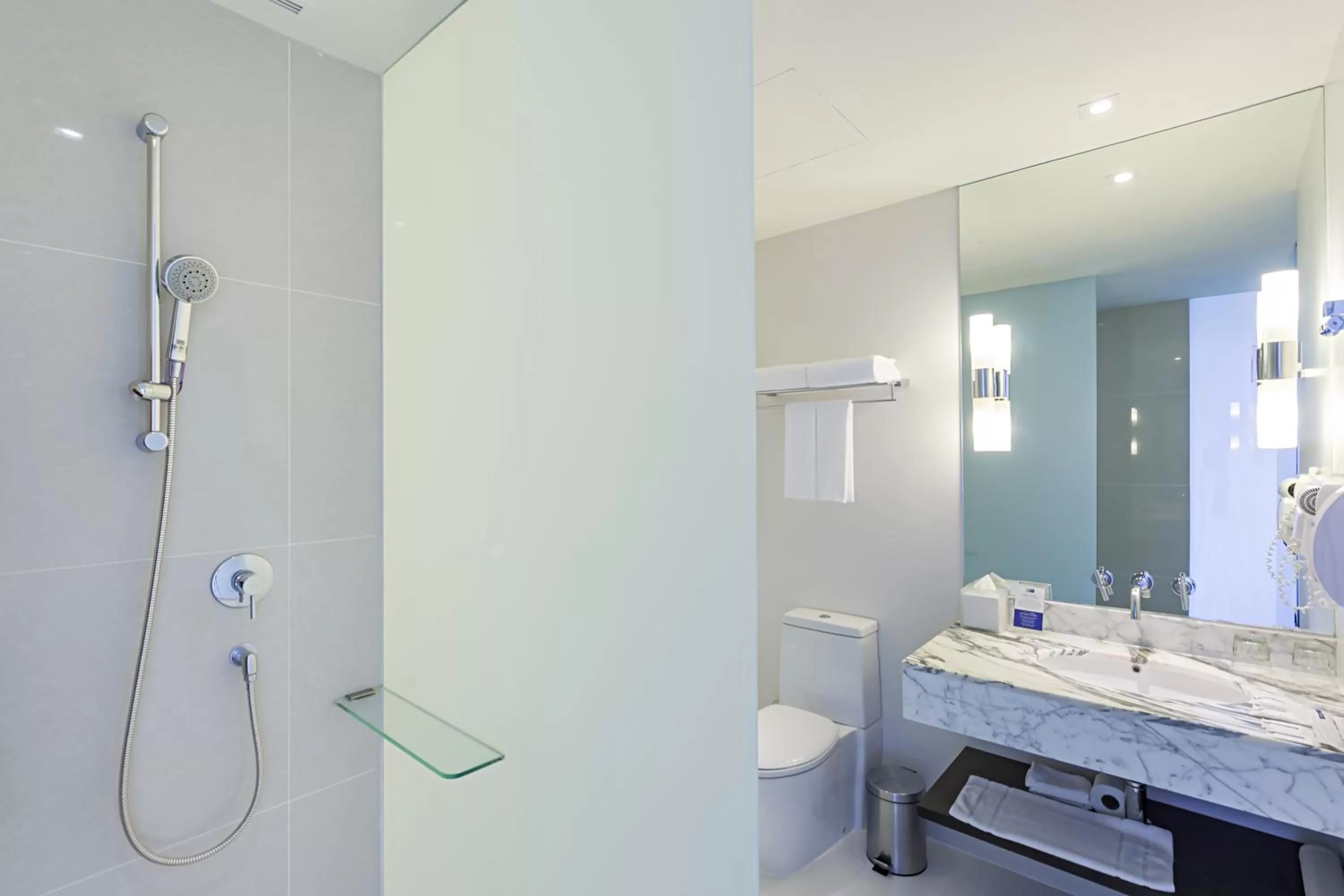 Bathroom in Holiday Inn Express Bangkok Siam by IHG