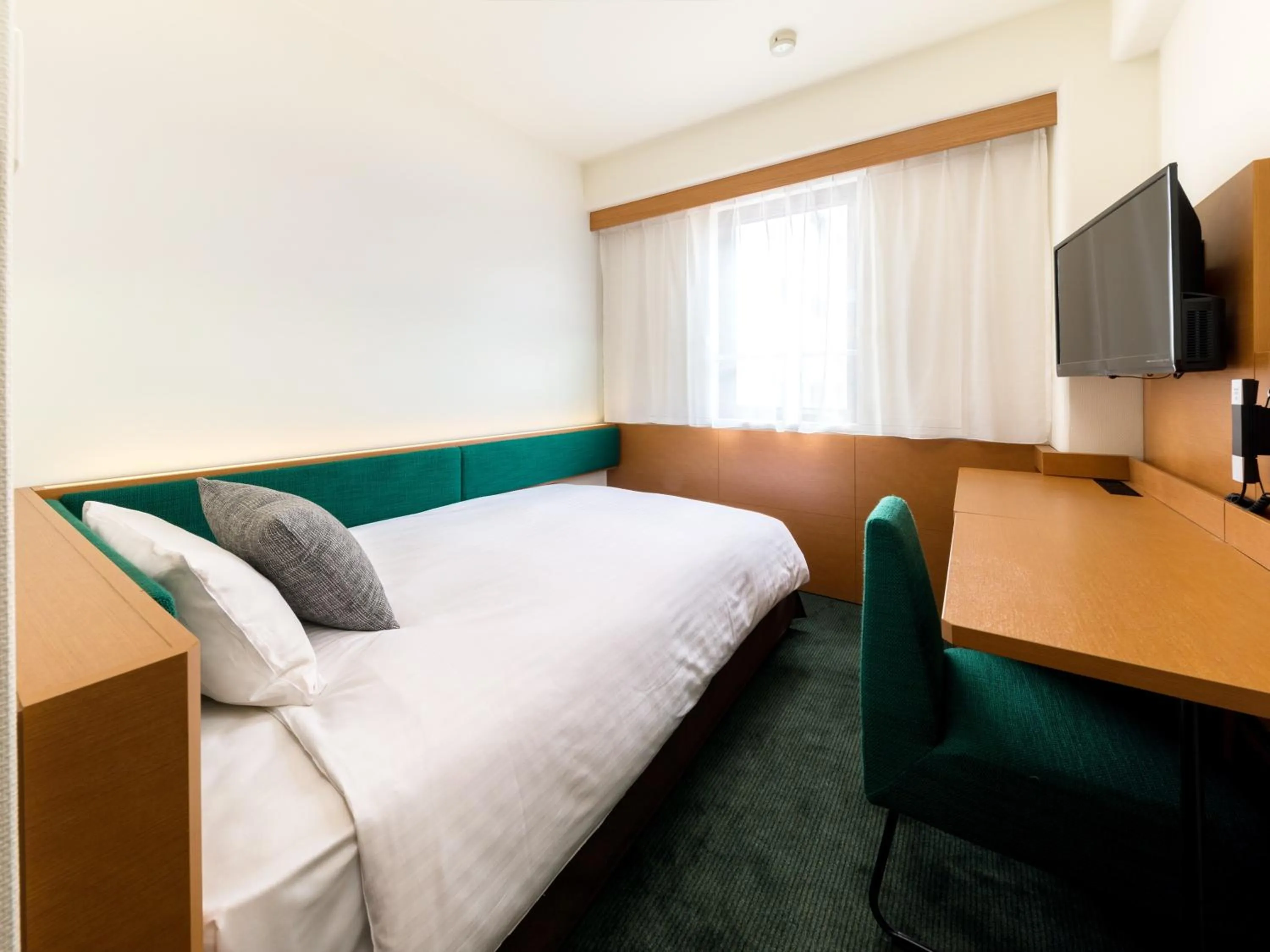 Photo of the whole room, Bed in Nishitetsu Inn Nihonbashi