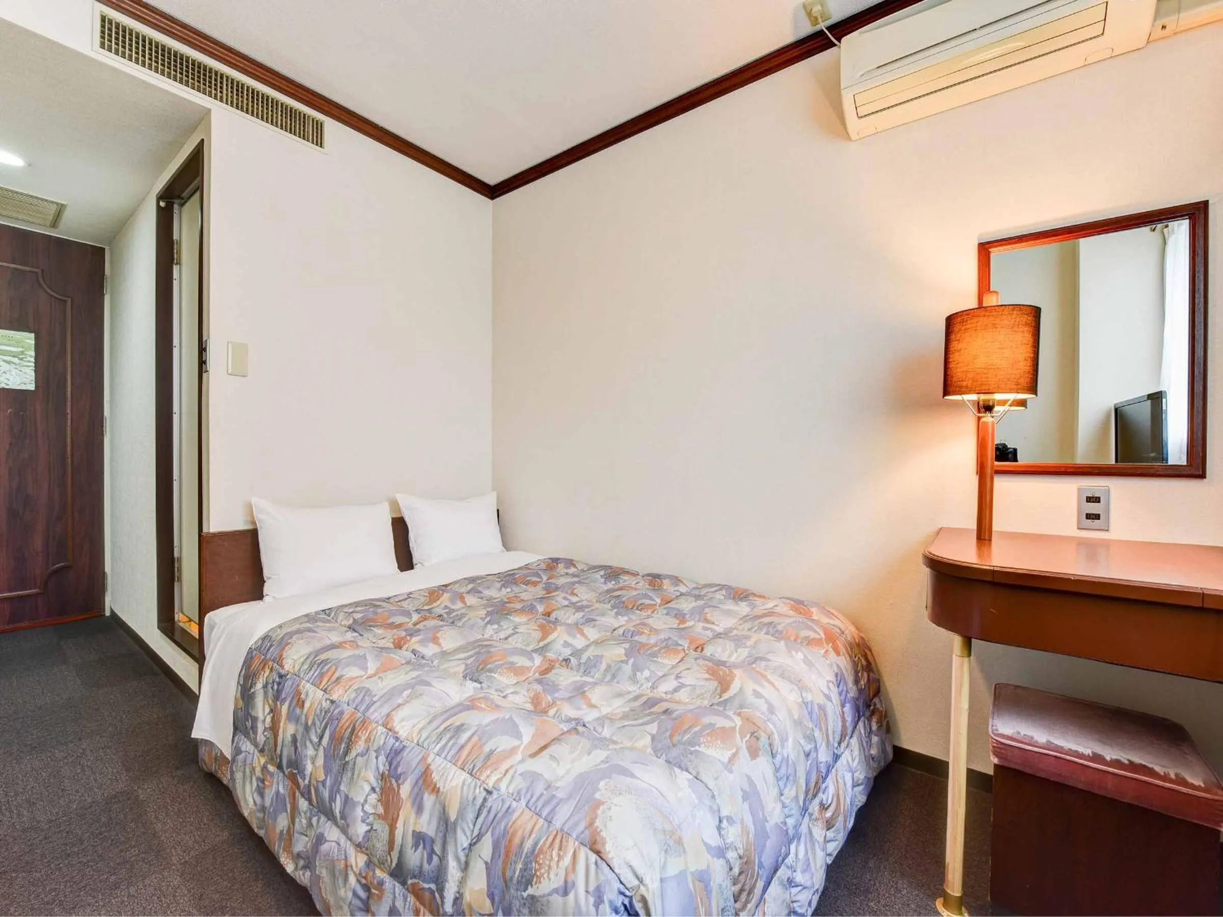 Photo of the whole room, Bed in Hotel Crane Tachibana