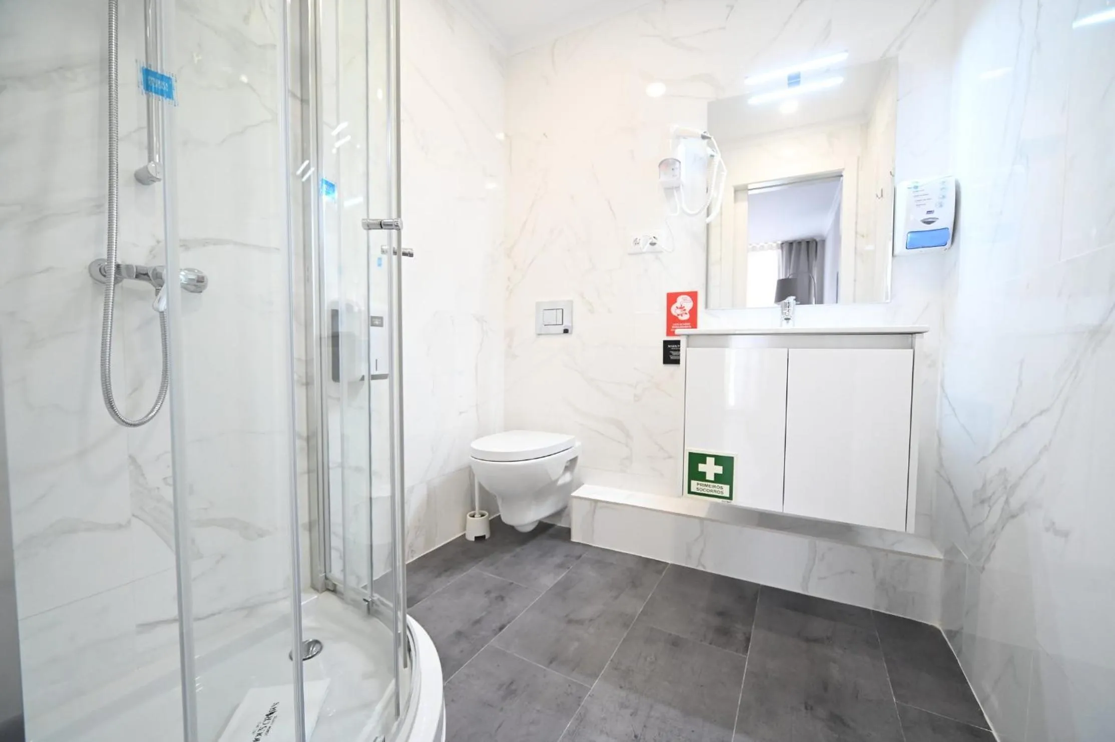 Famous Crows Lisbon Suites