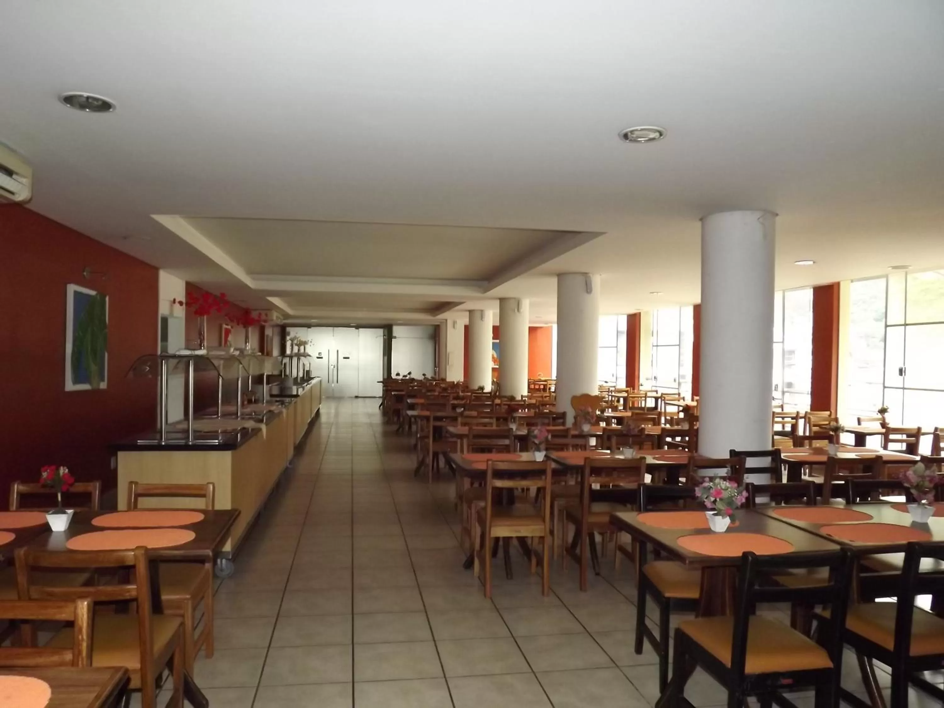 Restaurant/places to eat in VOA Plazza Hotel