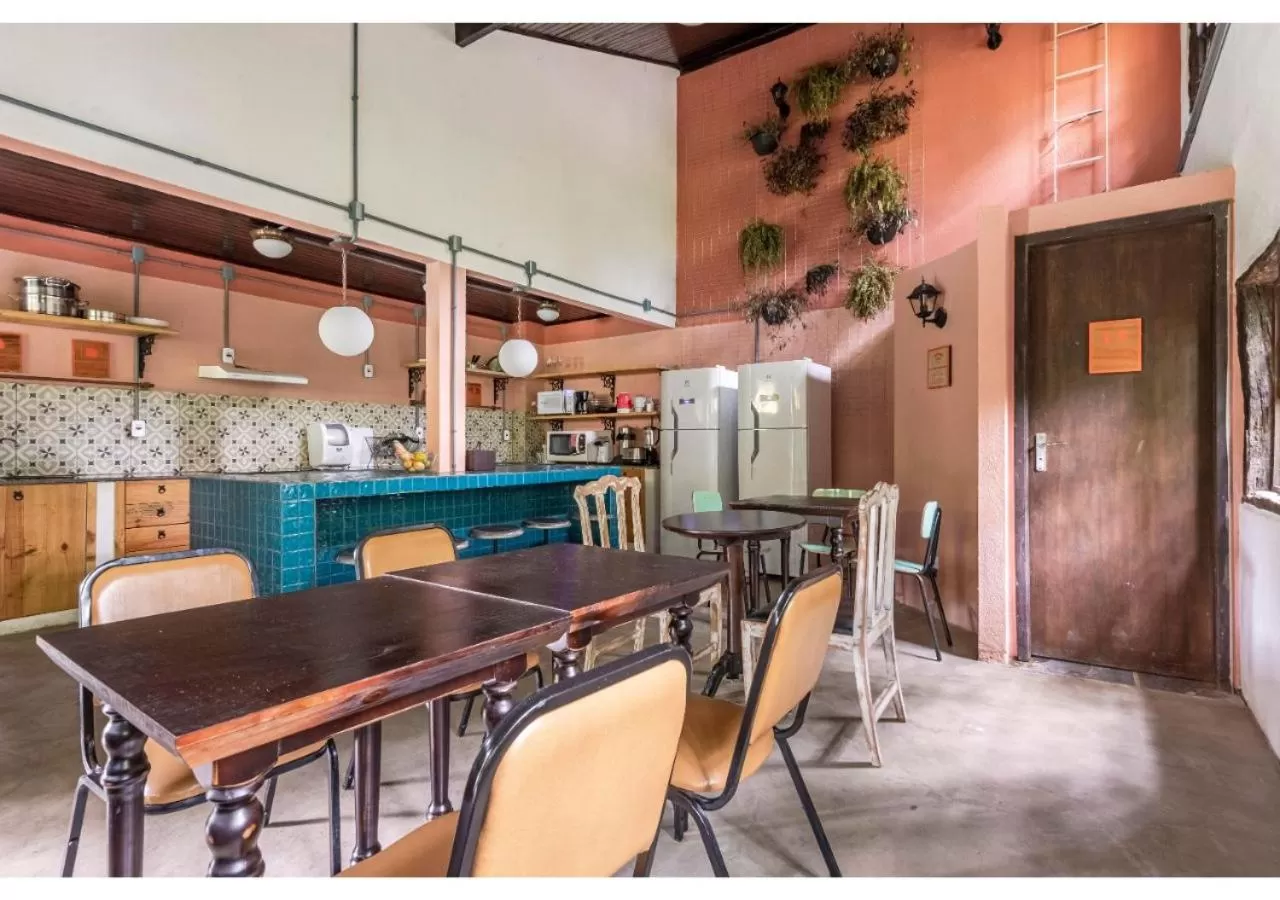 Communal kitchen, Lounge/Bar in Selina Paraty