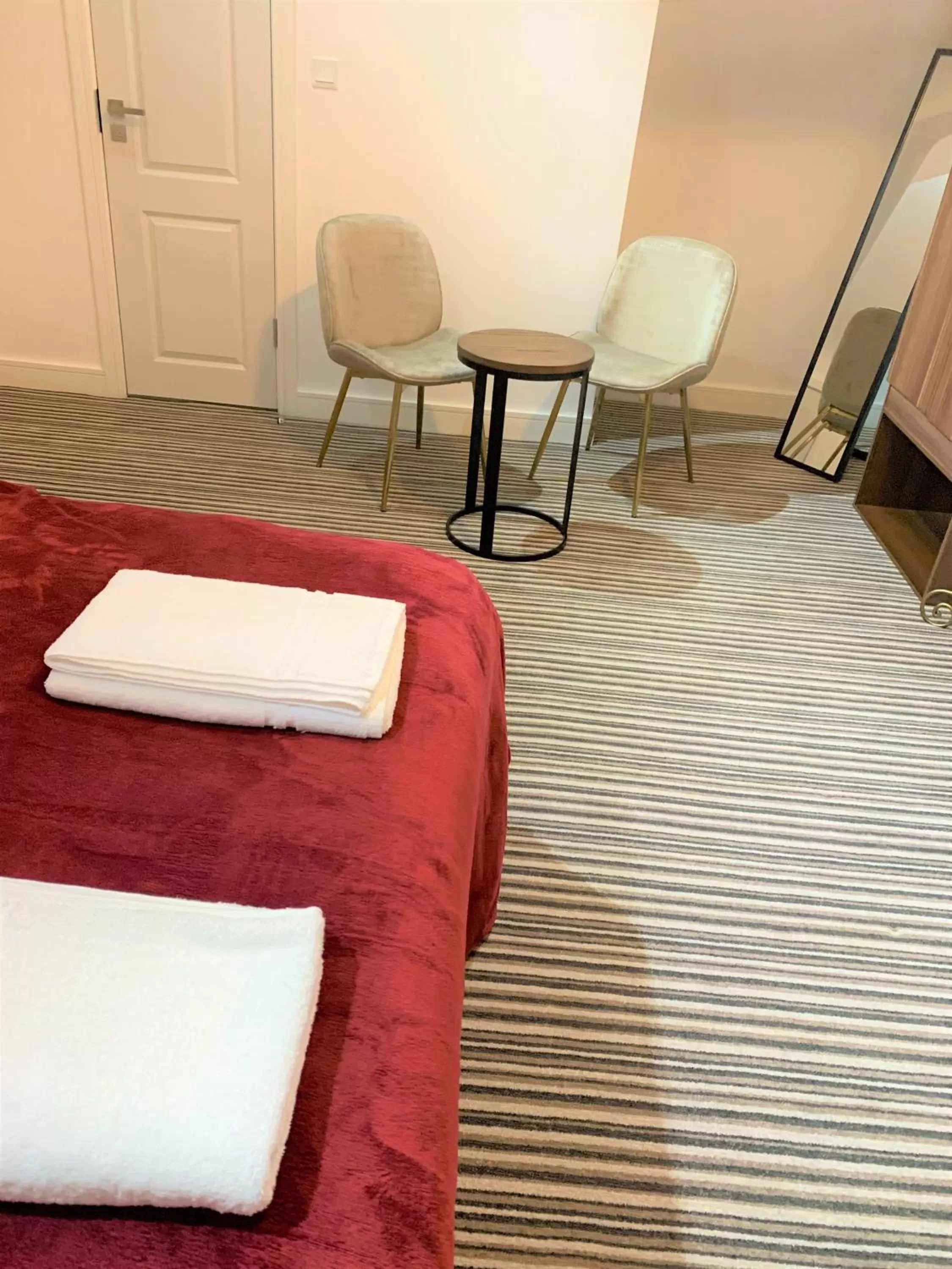 Bedroom, Bed in Green View Hotel Near Dartford