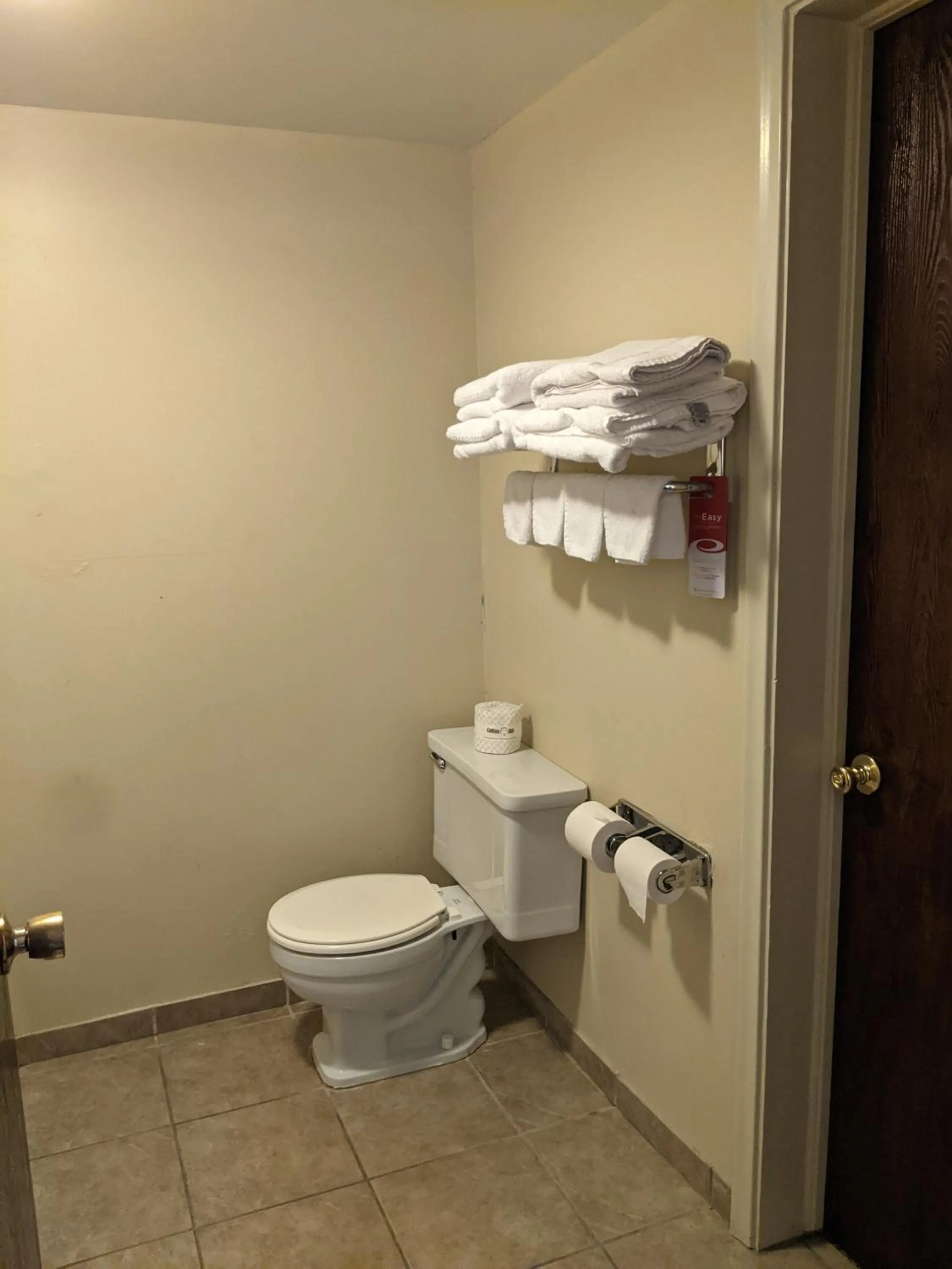Bathroom in Econostay