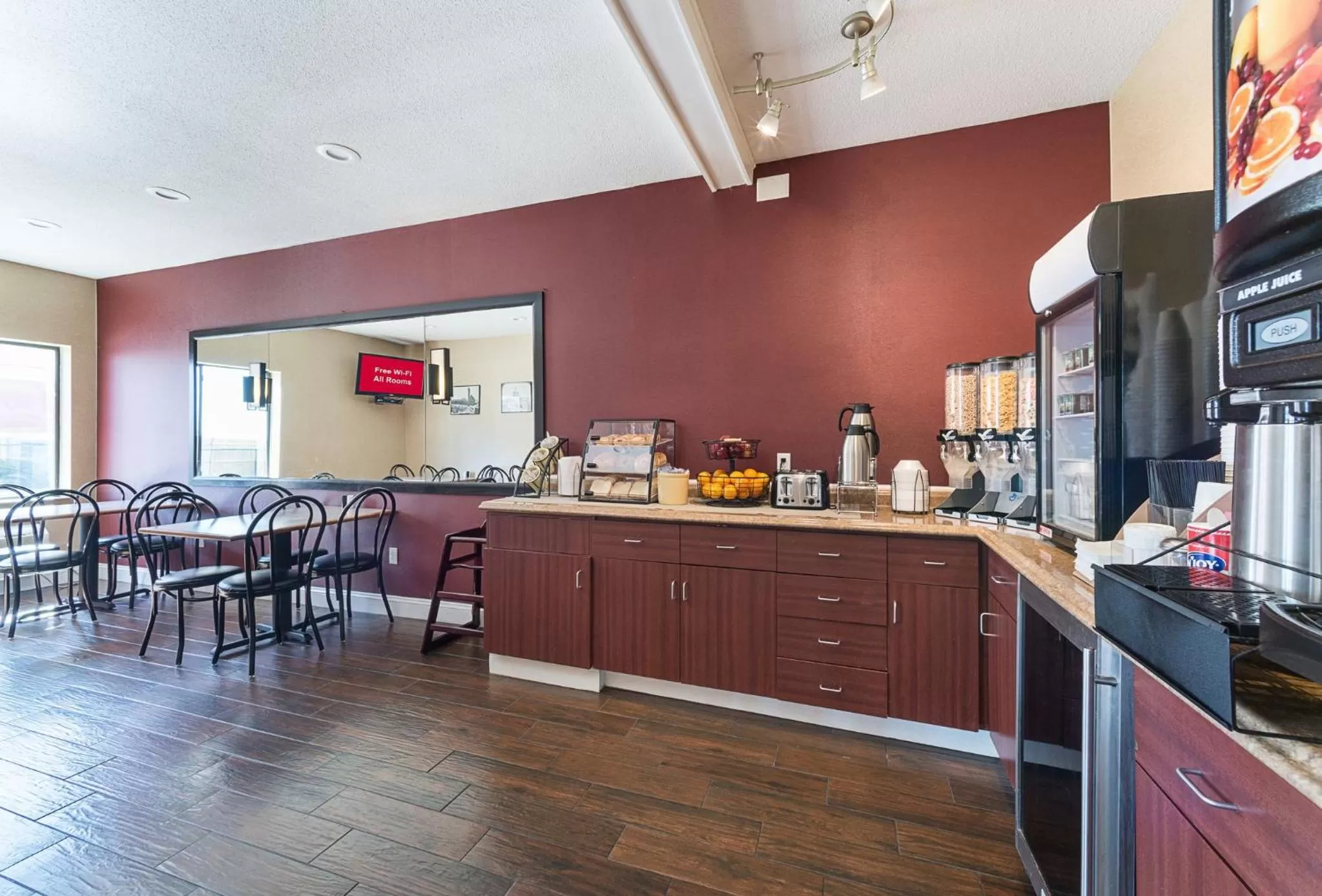 Breakfast in Red Roof Inn St Louis - Troy, IL