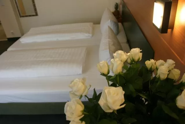 Bed in Memphis Hotel