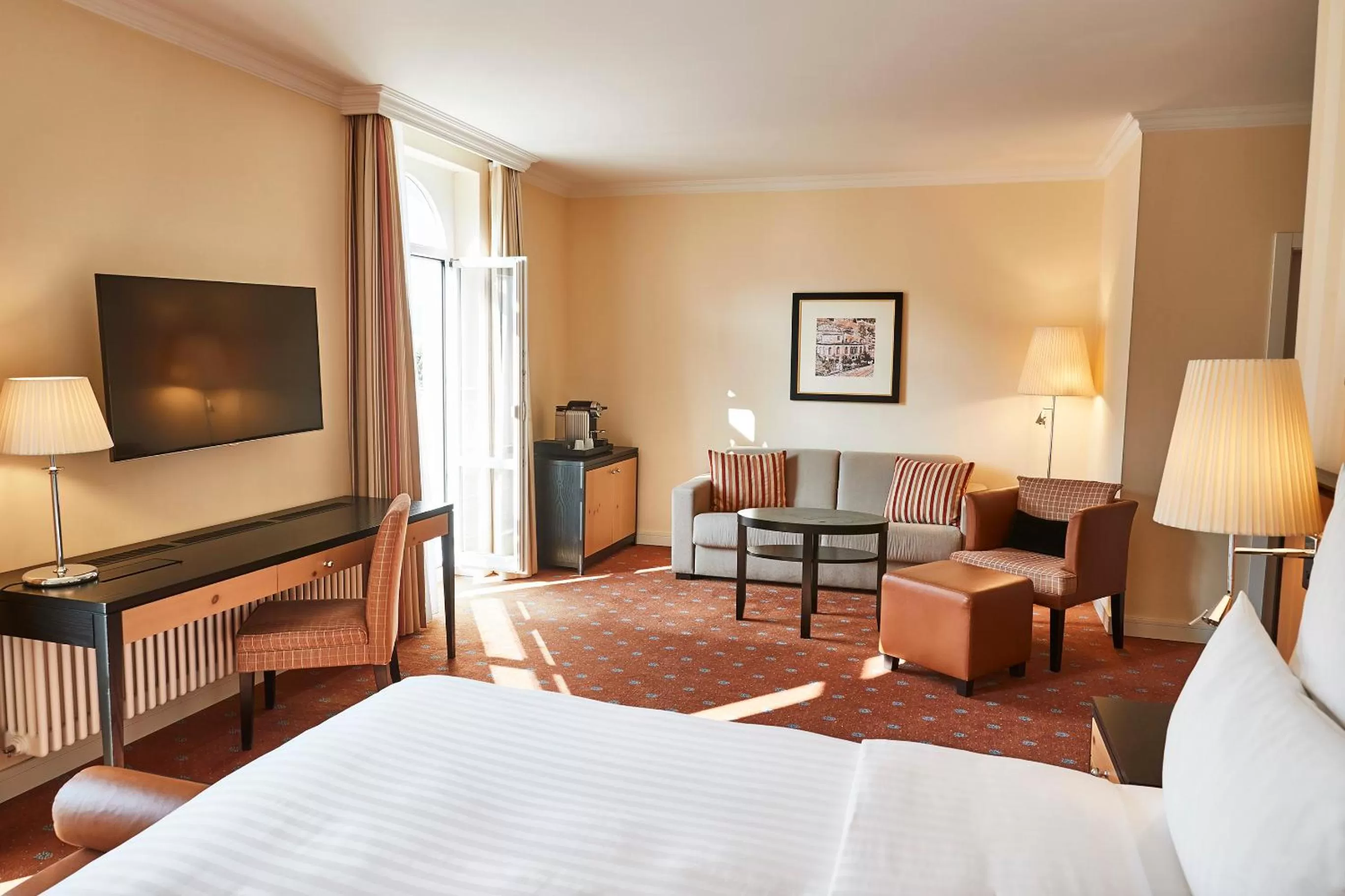 Photo of the whole room, Bed in Steigenberger Icon Grandhotel Belvédère