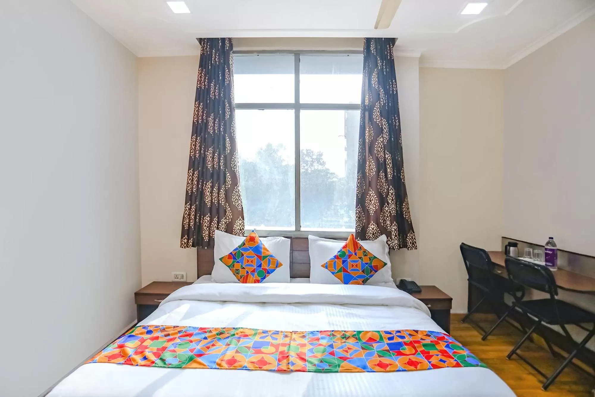 Bed in FabHotel Hexa Ghaziabad