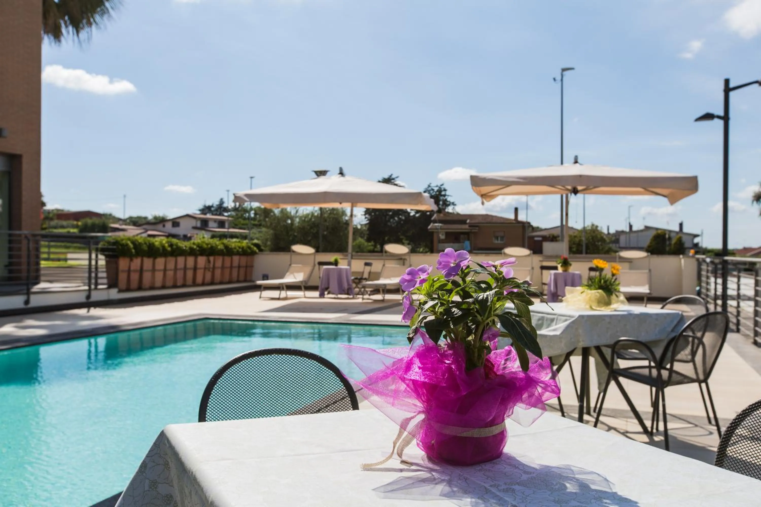 Swimming pool in Ardeatina Park Hotel