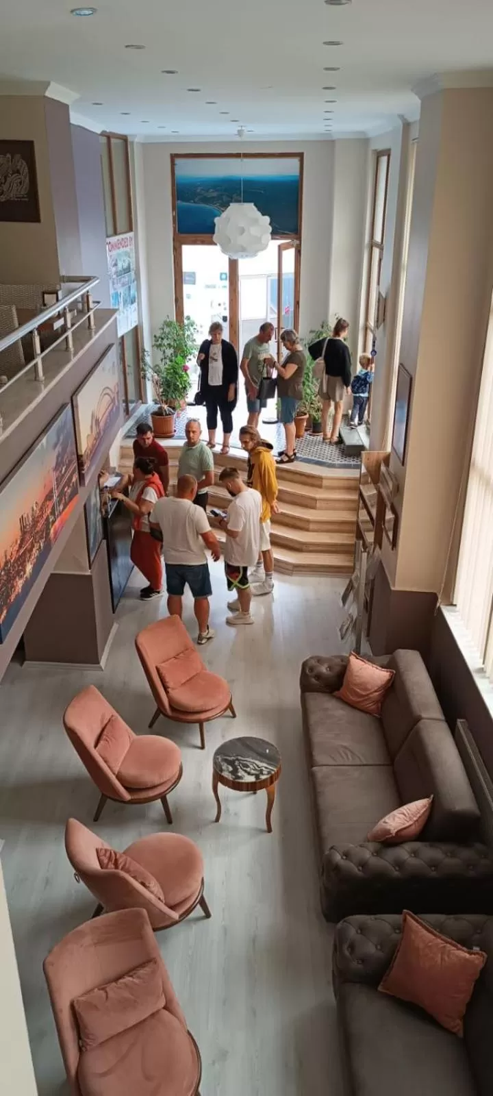 People in Hotel Crowded House