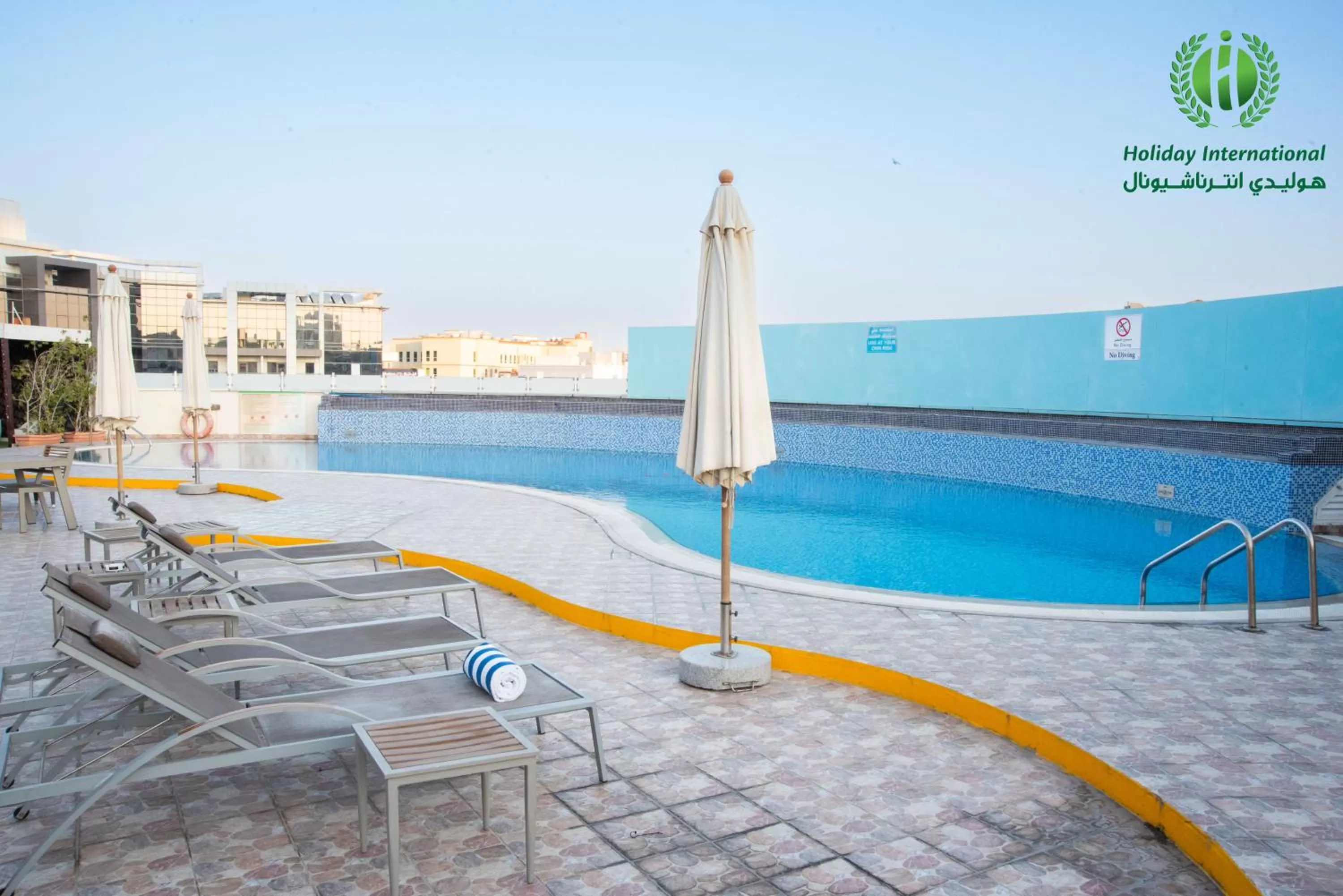  in Sunday Hotel Holiday international Dubai