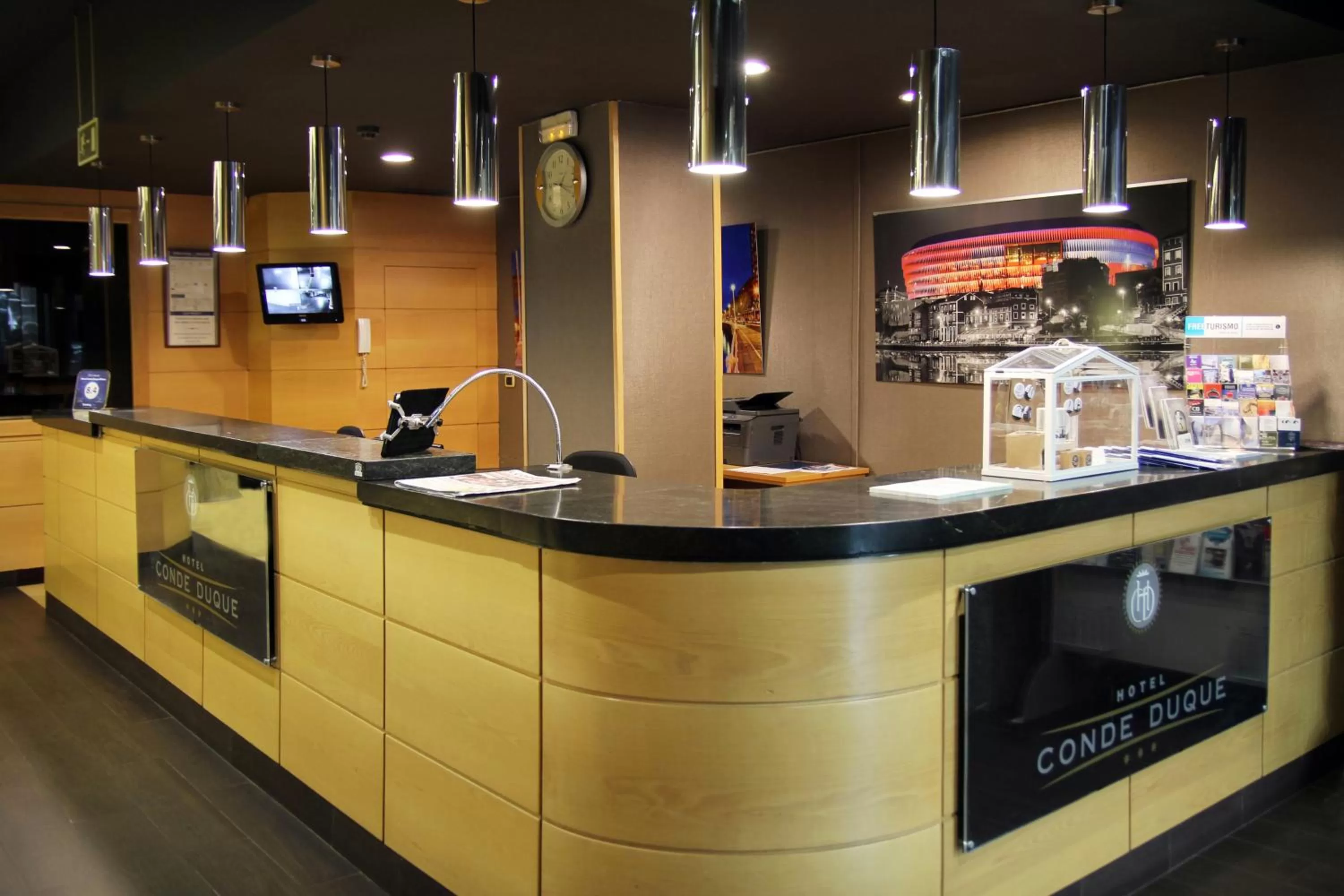 Communal lounge/ TV room in Hotel Conde Duque Bilbao