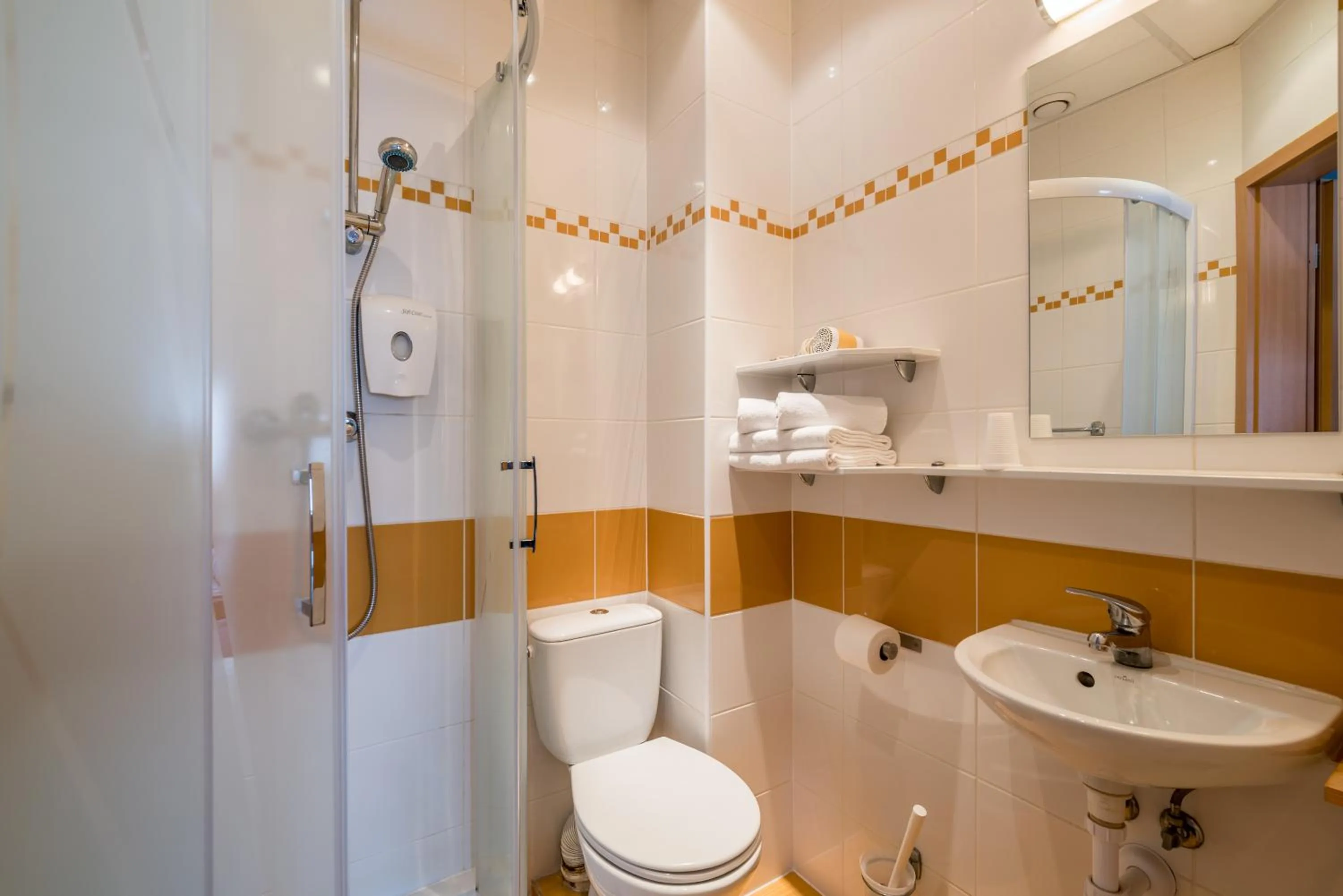 Shower in Weiser Hotel