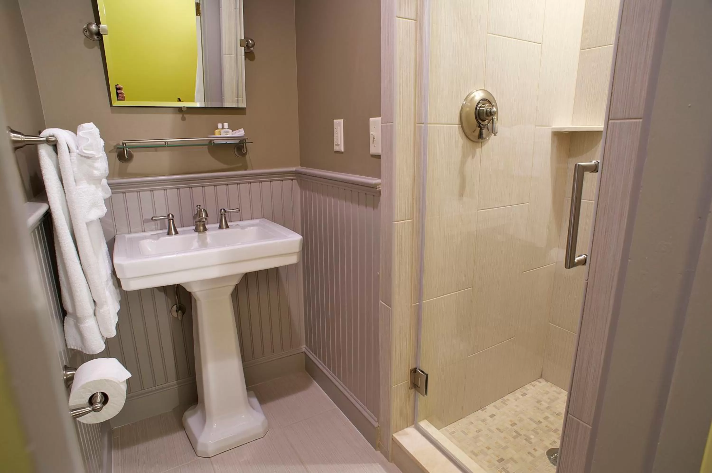 Bathroom in Concord's Colonial Inn