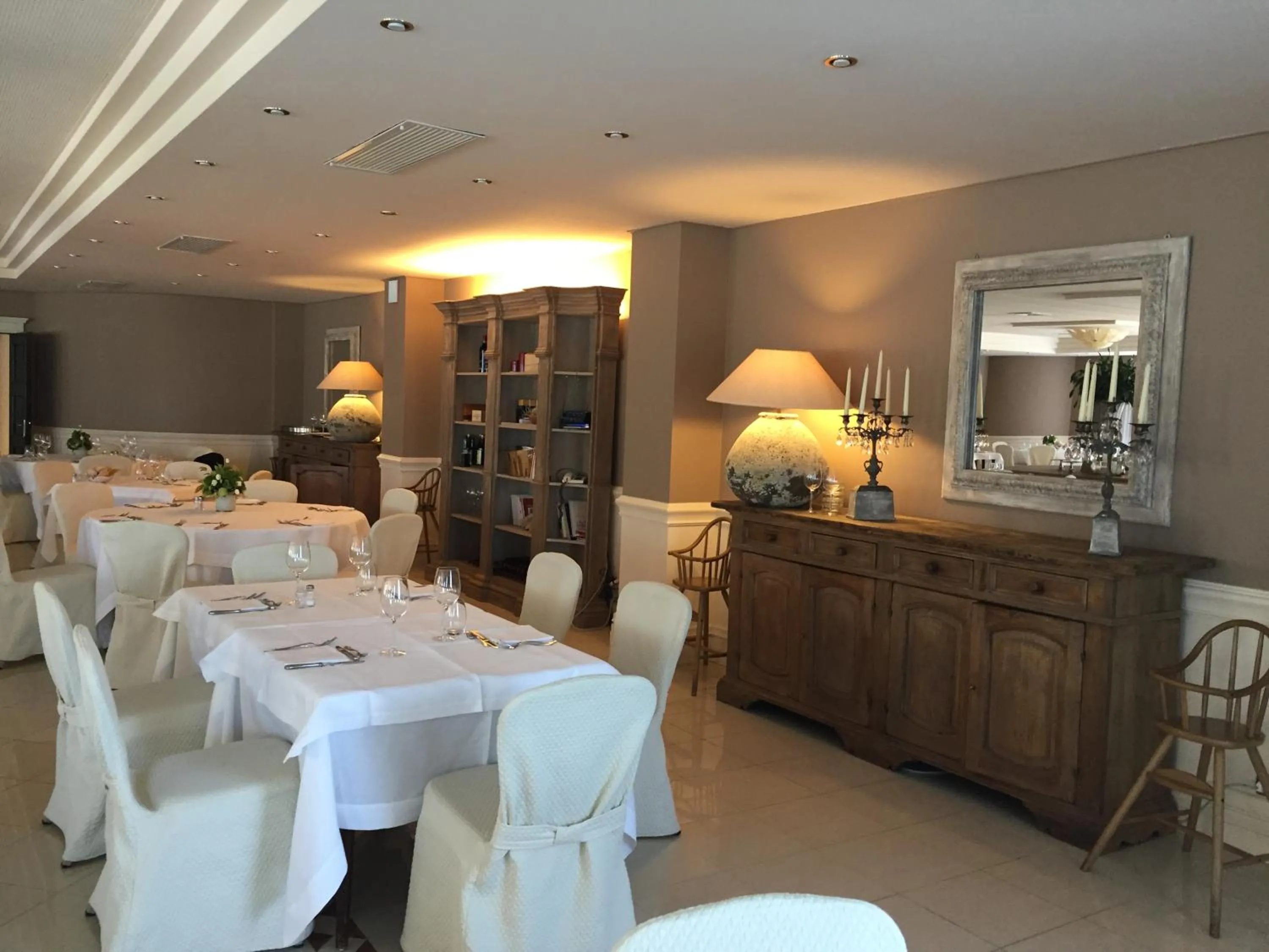 Restaurant/places to eat in Hotel Touring