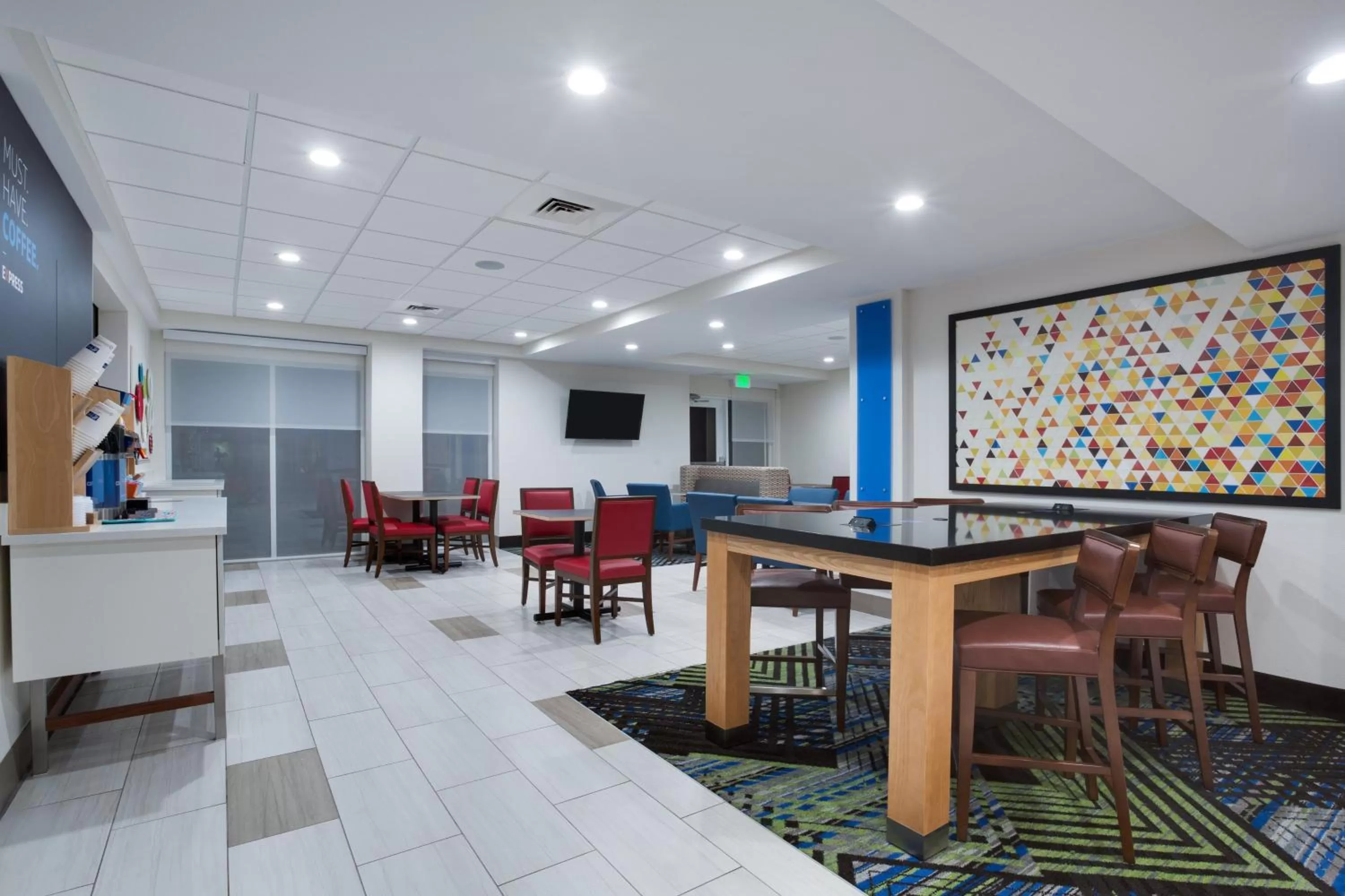 Lobby or reception in Holiday Inn Express & Suites. by IHG